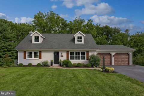 Photo of 246 Hickory Drive, LITITZ, PA 17543 (MLS # PALA2074350)