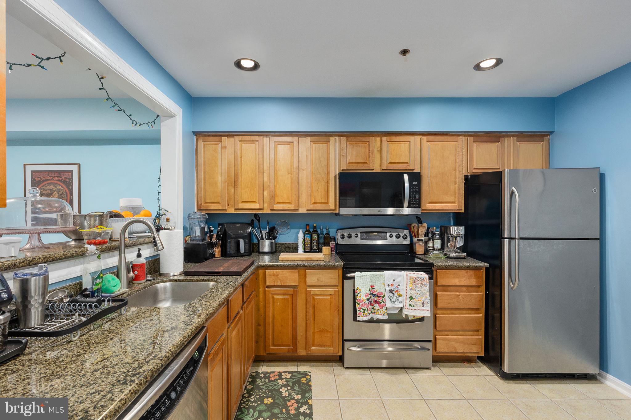 FOUR WINDS AT OAKTON - Residential