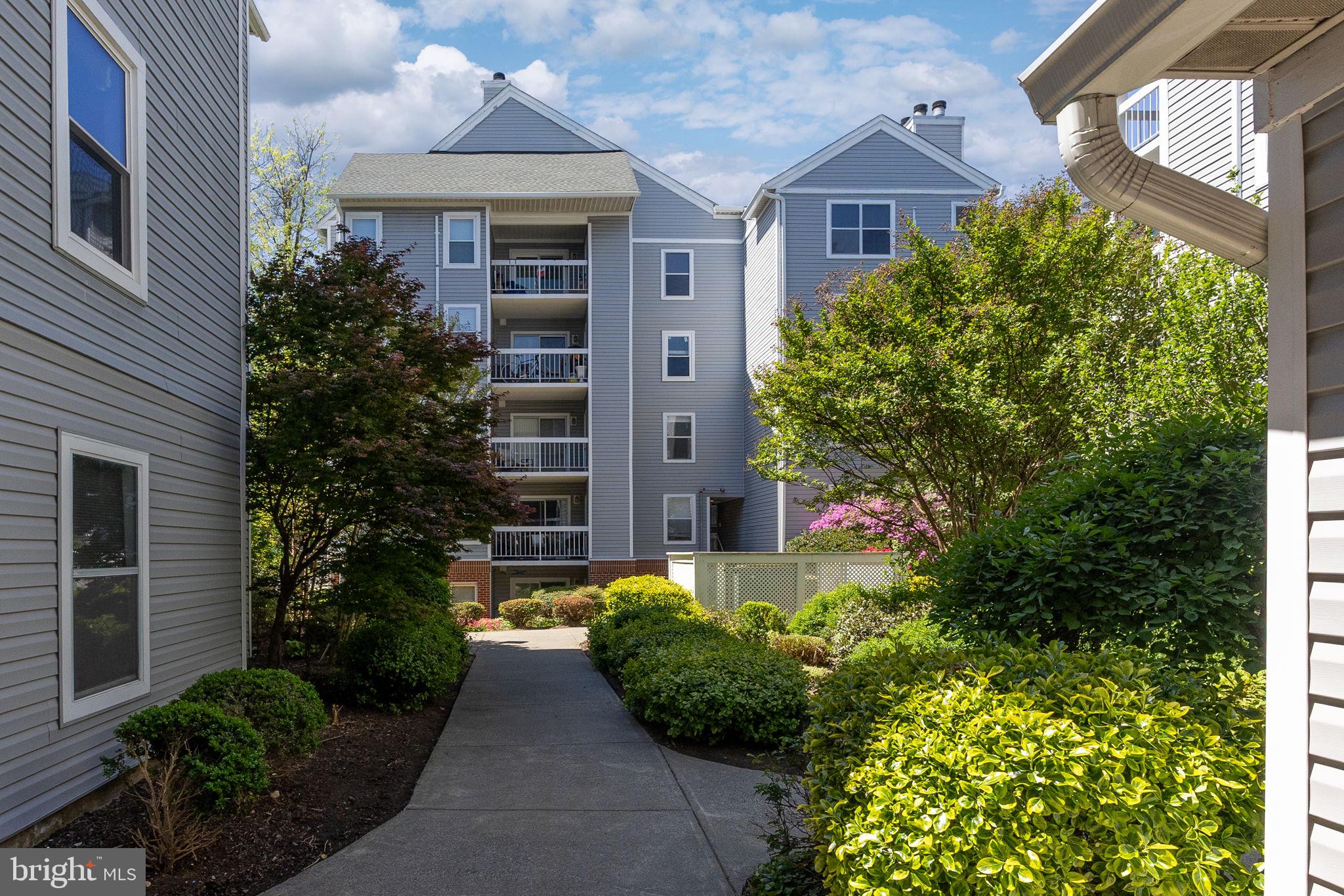 FOUR WINDS AT OAKTON - Residential