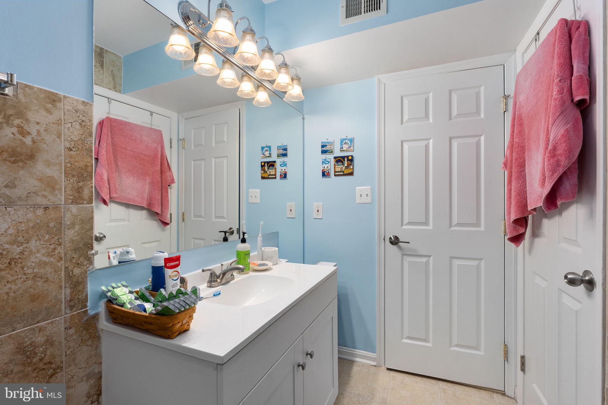 FOUR WINDS AT OAKTON - Residential