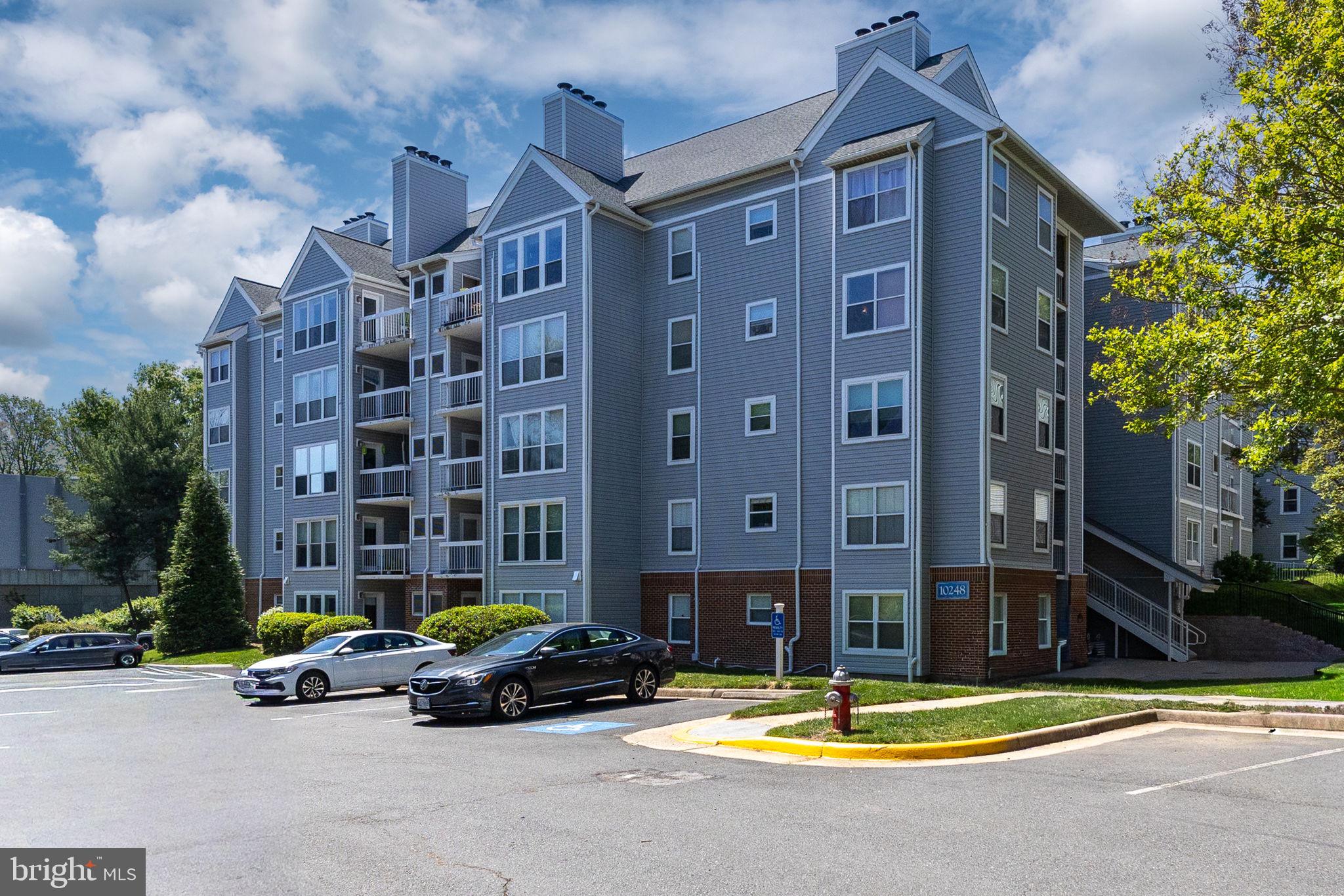 FOUR WINDS AT OAKTON - Residential