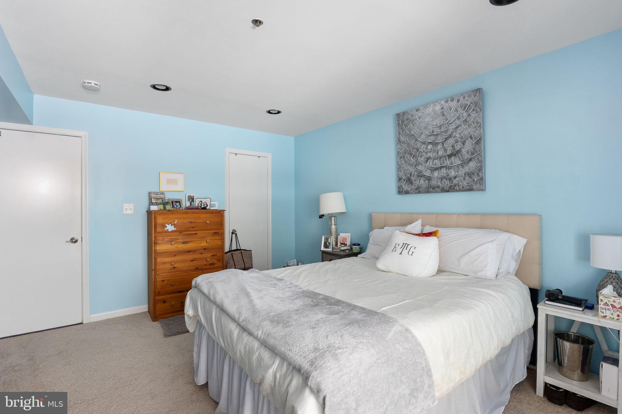 FOUR WINDS AT OAKTON - Residential