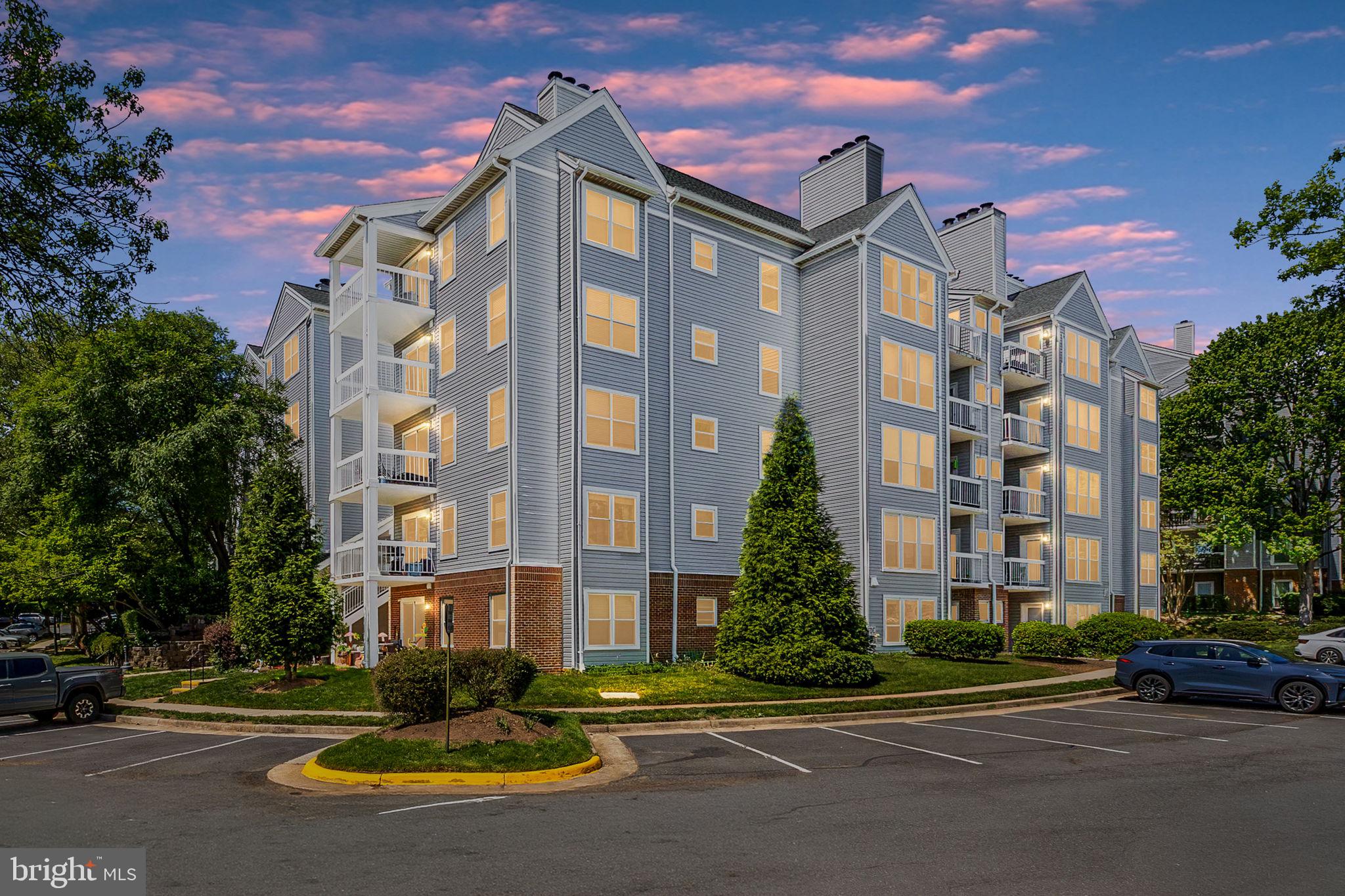 FOUR WINDS AT OAKTON - Residential