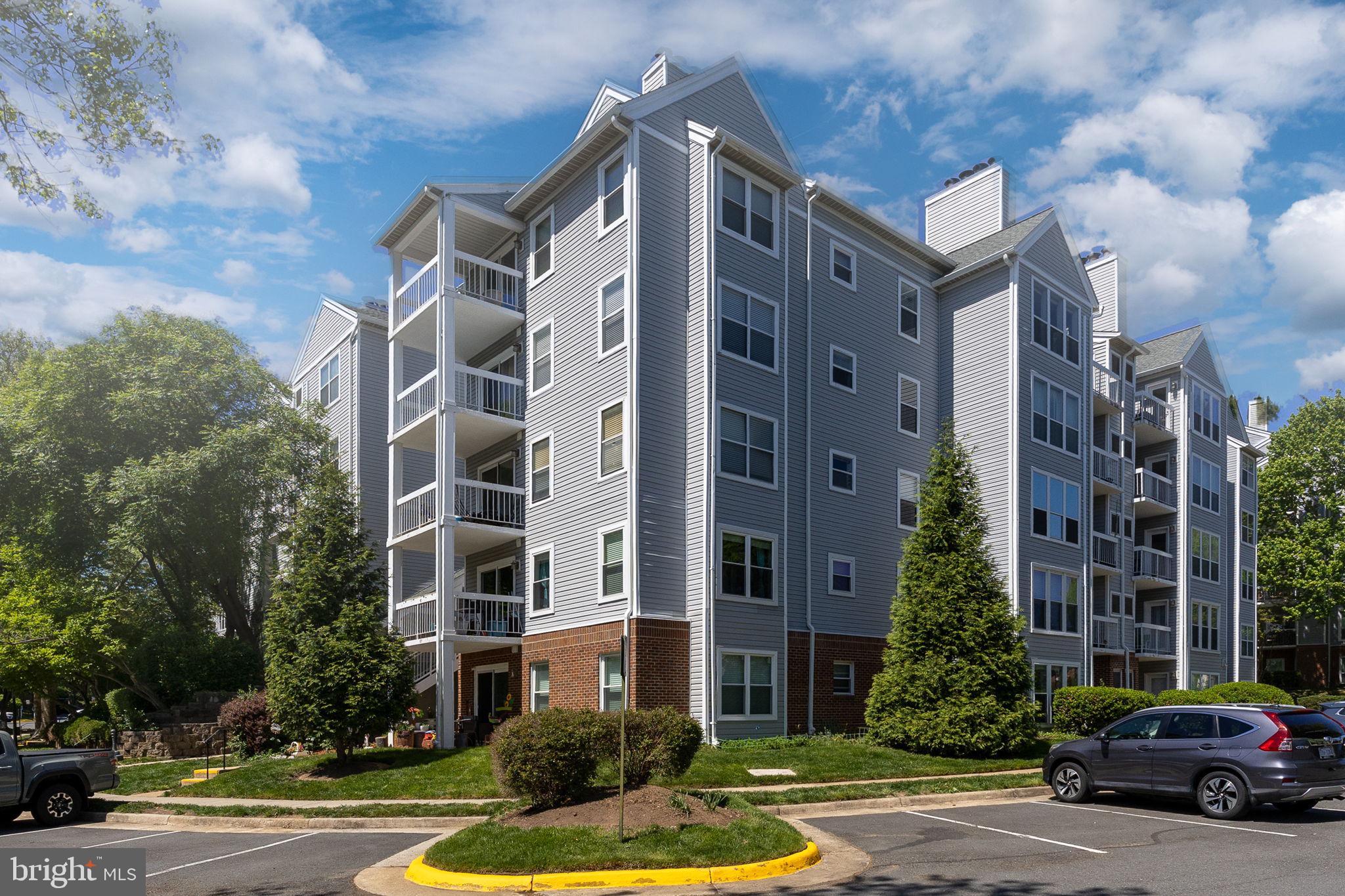 FOUR WINDS AT OAKTON - Residential