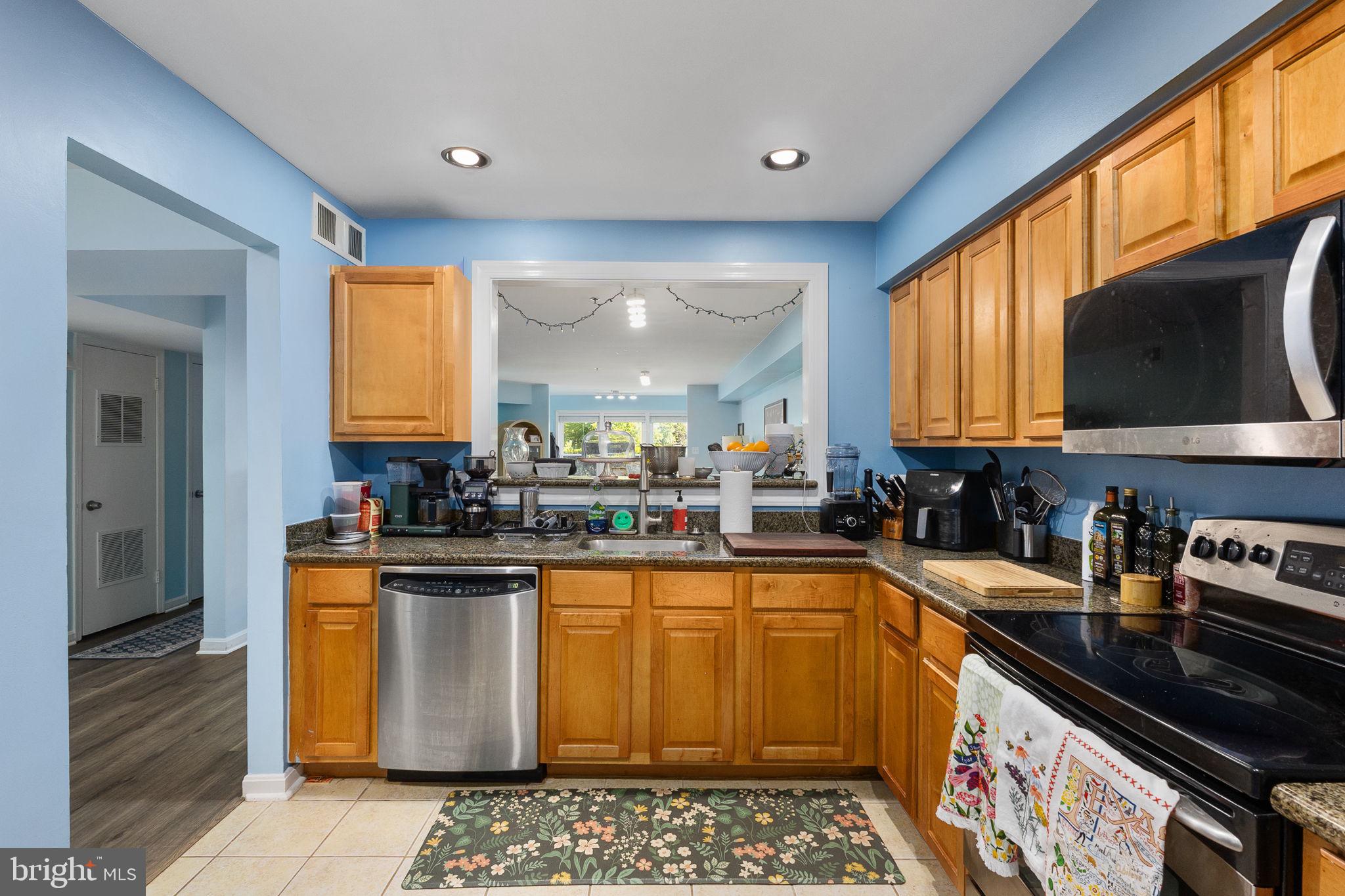 FOUR WINDS AT OAKTON - Residential