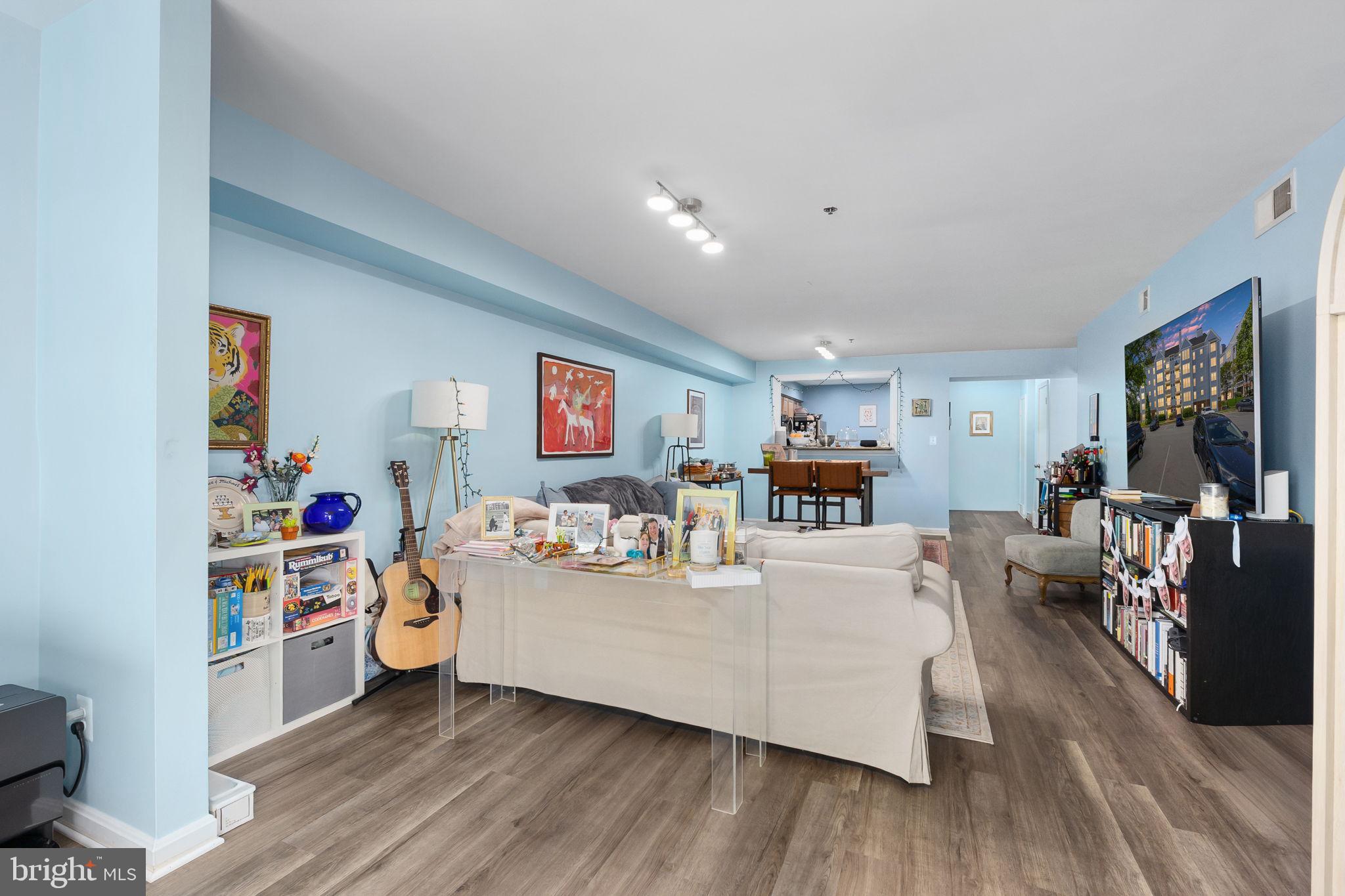 FOUR WINDS AT OAKTON - Residential