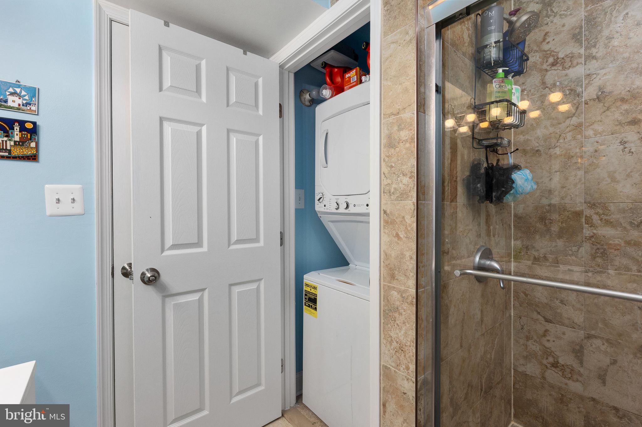 FOUR WINDS AT OAKTON - Residential