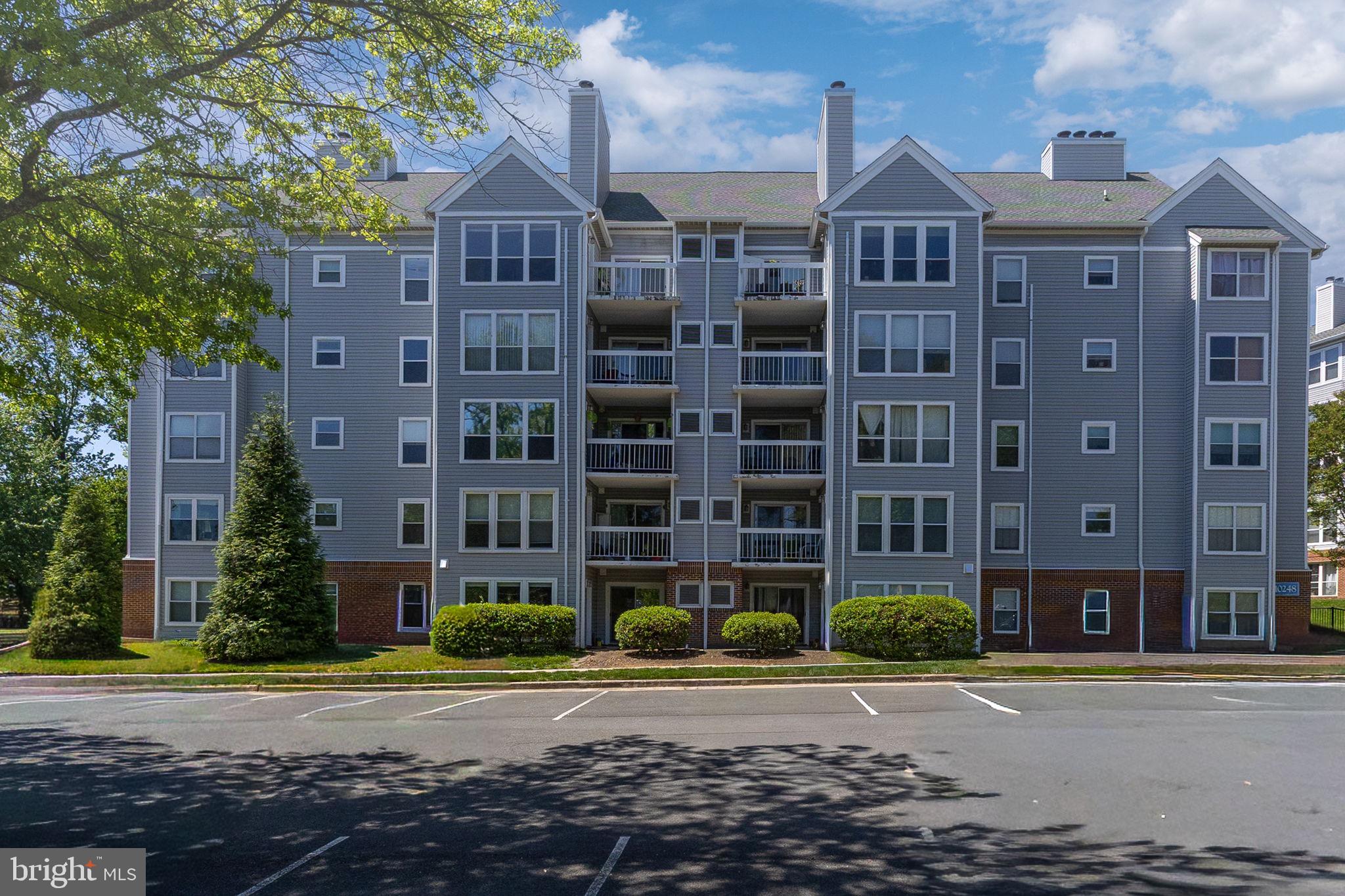 FOUR WINDS AT OAKTON - Residential