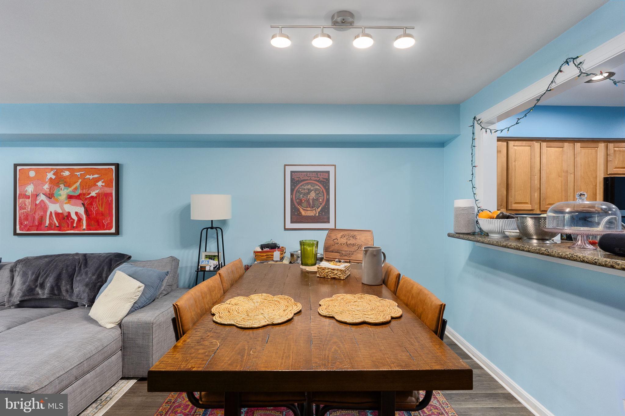 FOUR WINDS AT OAKTON - Residential