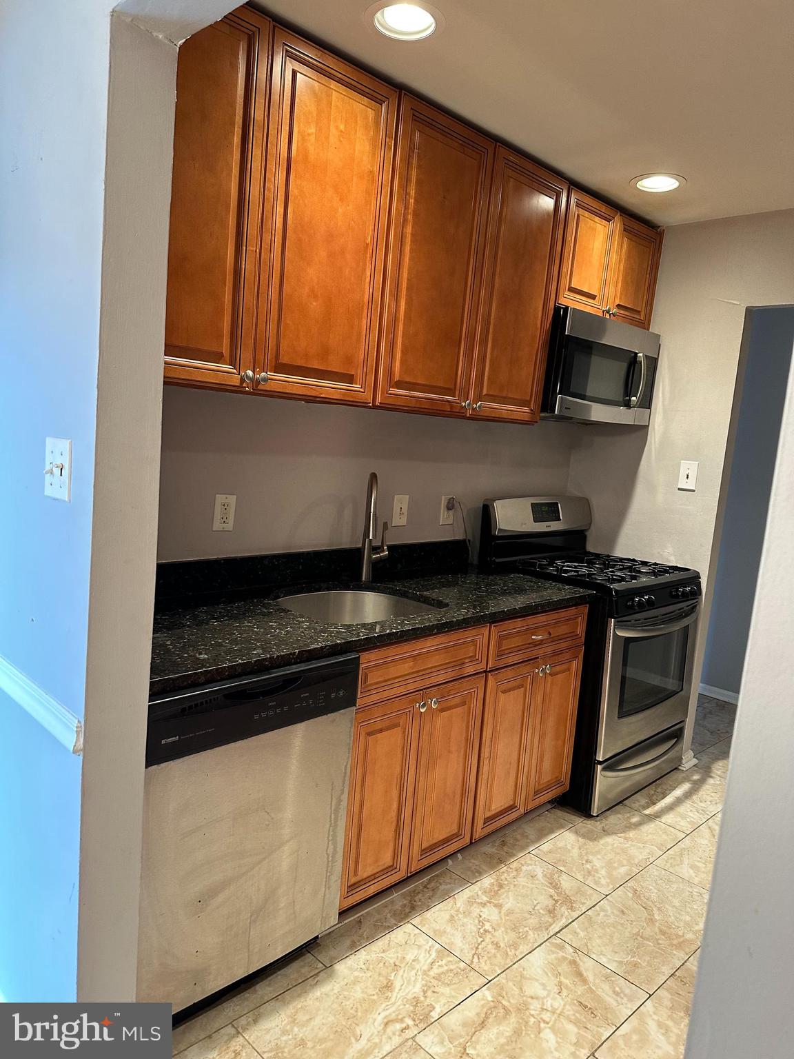 CANTERBURY SQUARE - Residential Lease