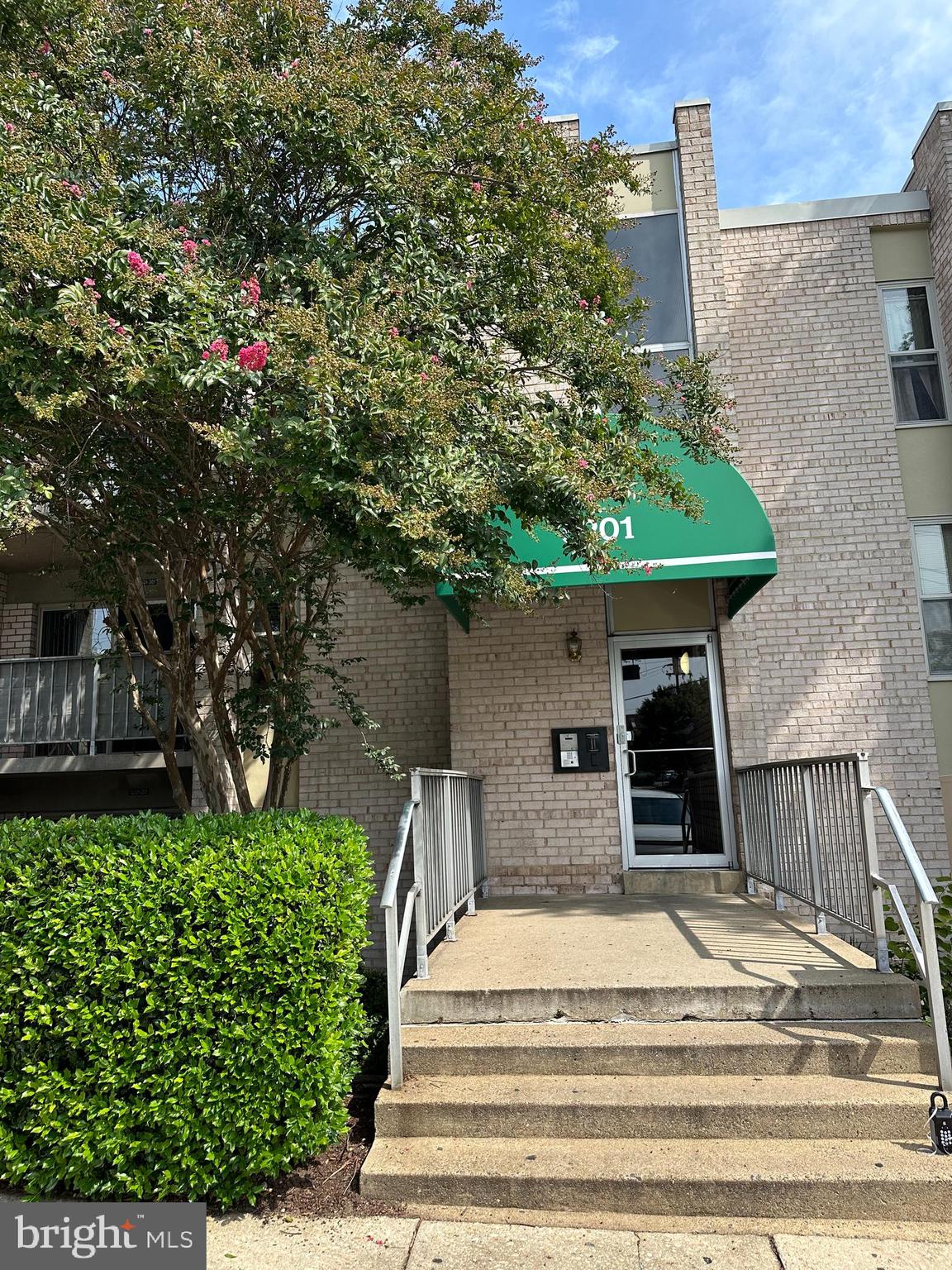 CANTERBURY SQUARE - Residential Lease