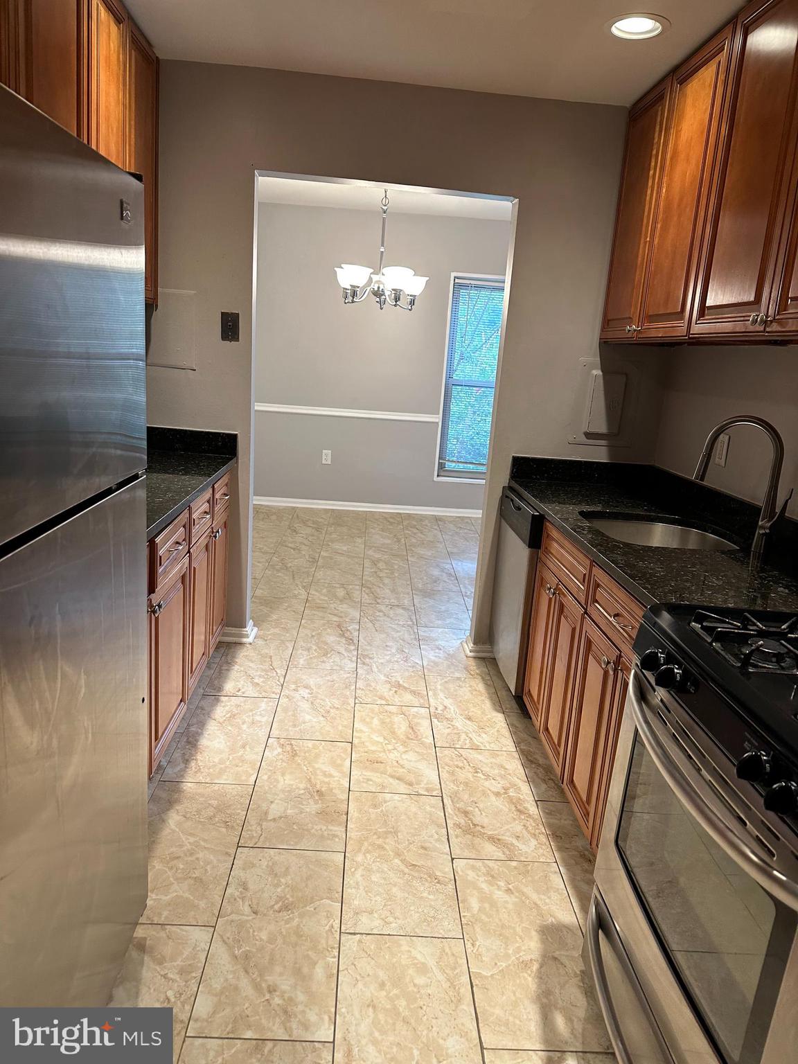 CANTERBURY SQUARE - Residential Lease