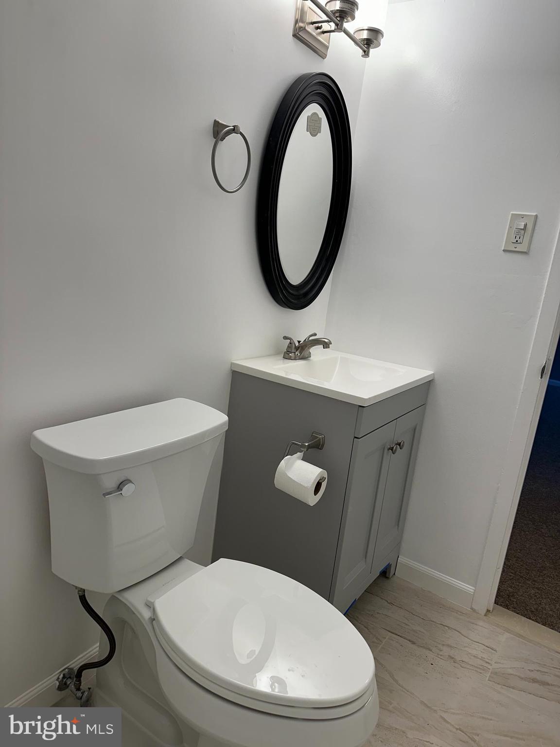 CANTERBURY SQUARE - Residential Lease