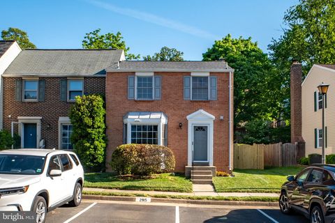 Photo of 2915 Piney Grove Court, FAIRFAX, VA 22031 (MLS # VAFX2313962)