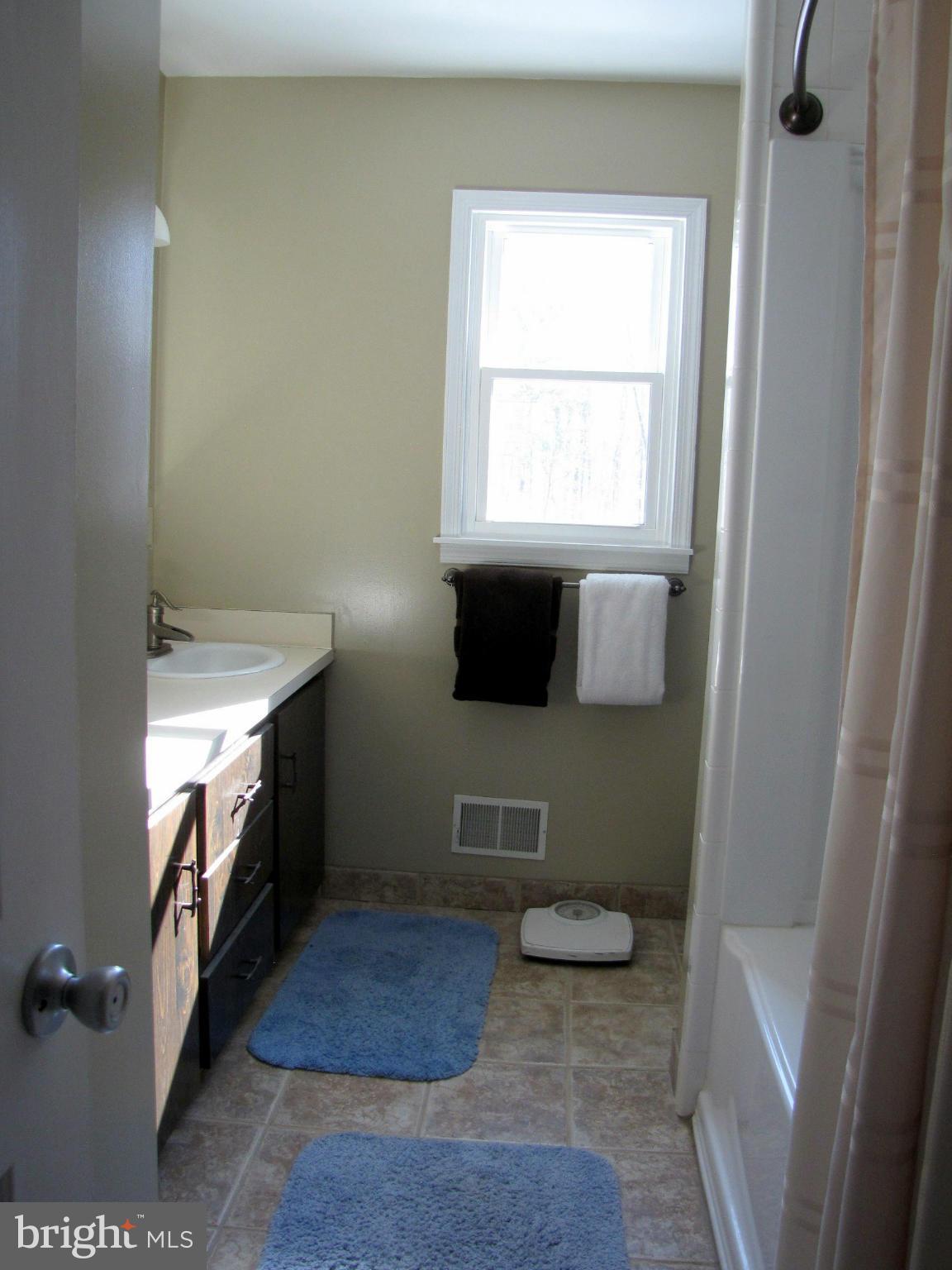 OCCOQUAN OVERLOOK - Residential Lease