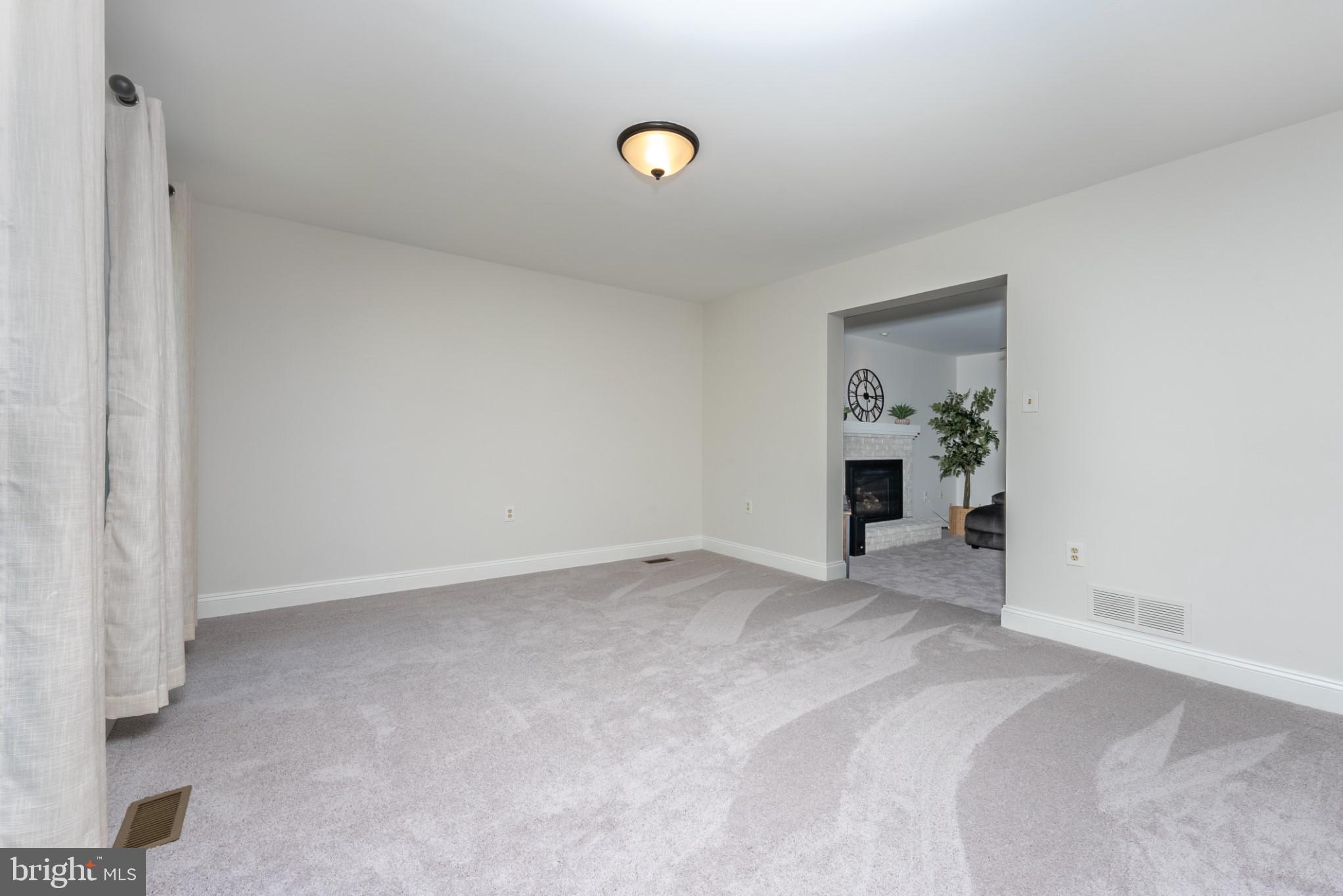 HUNTERS CROSSING - Residential