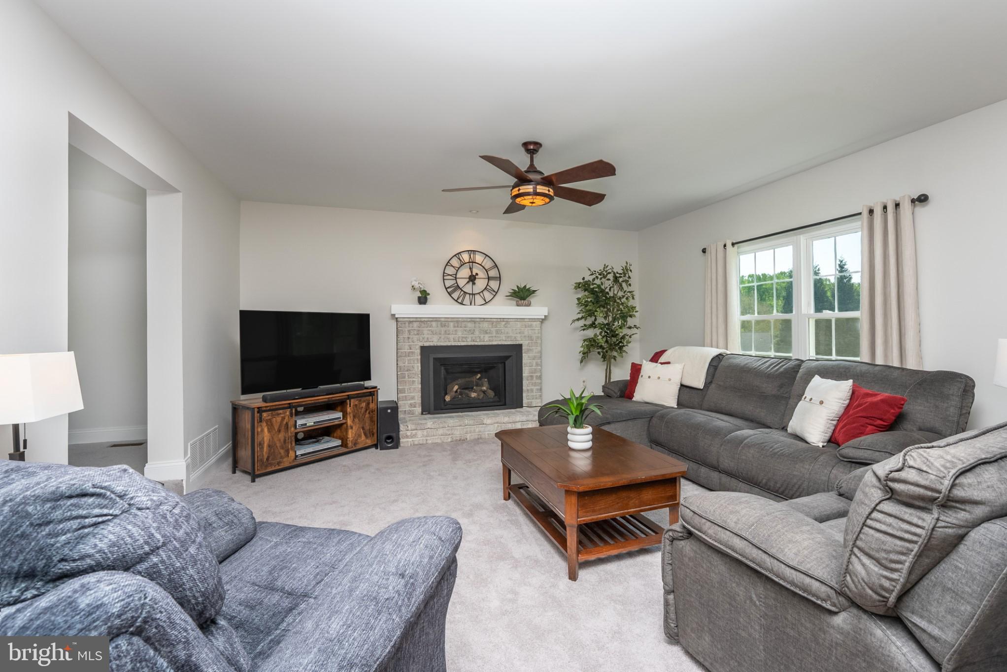 HUNTERS CROSSING - Residential