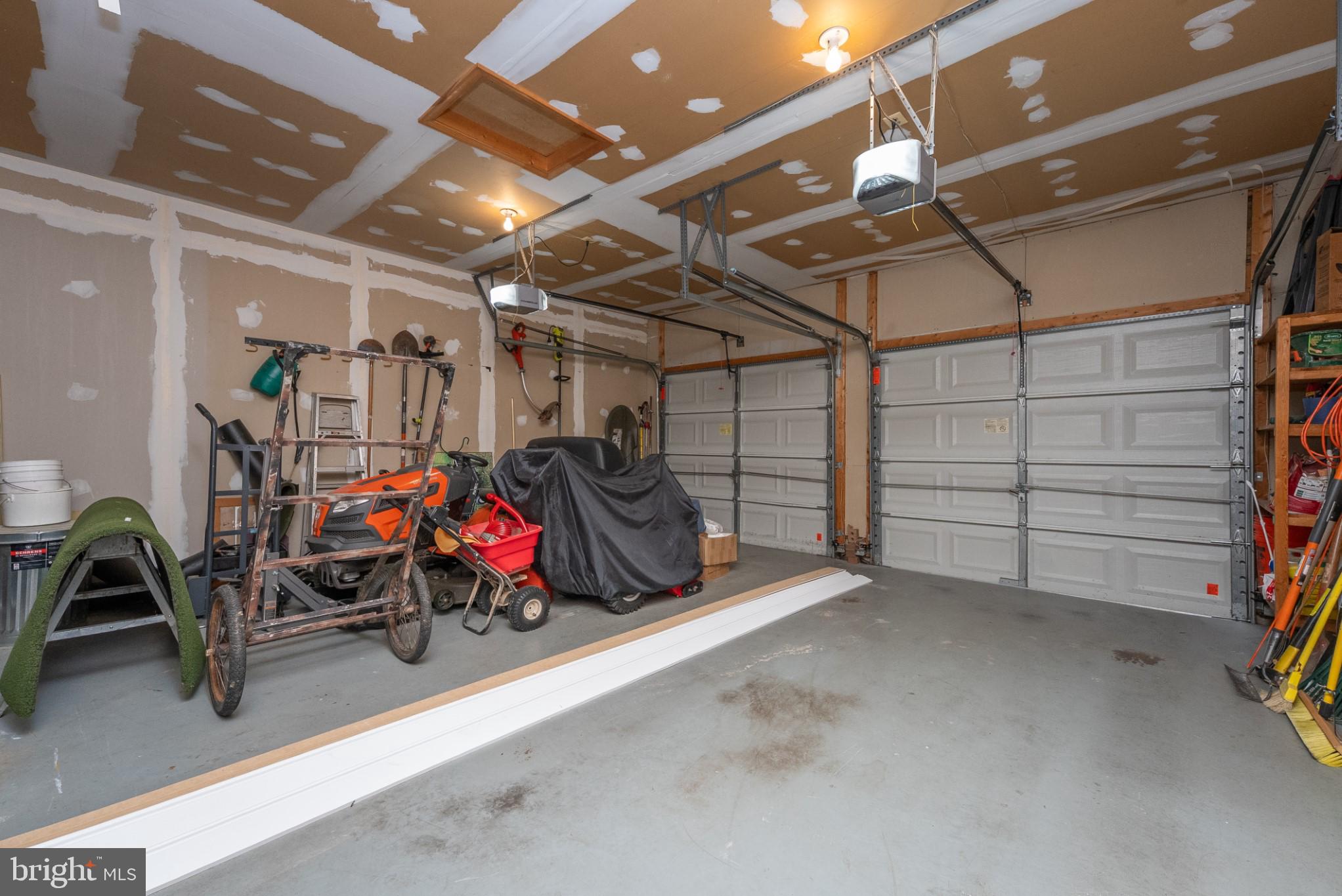 HUNTERS CROSSING - Residential