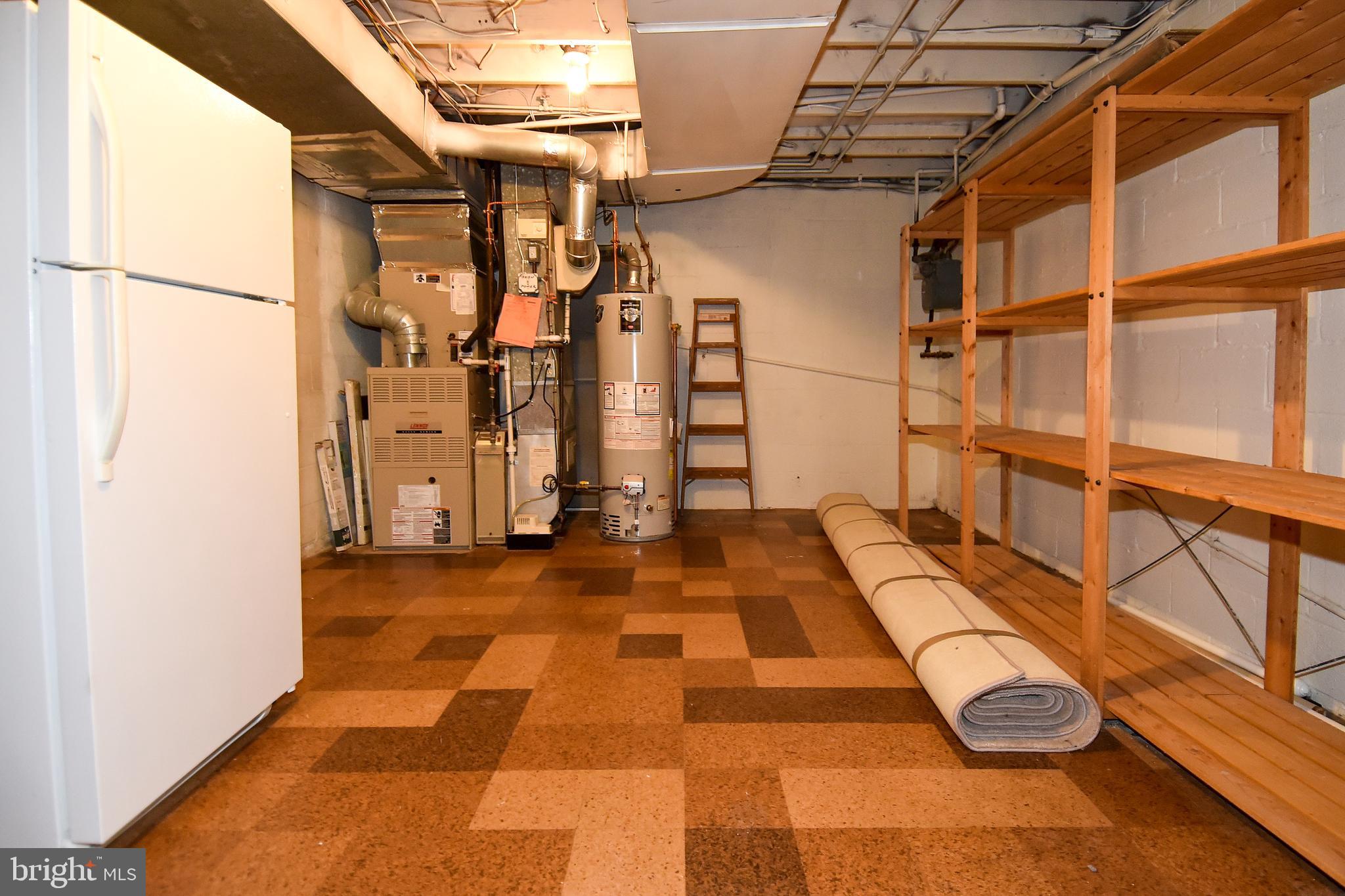 GOLF CLUB MANOR - Residential Lease