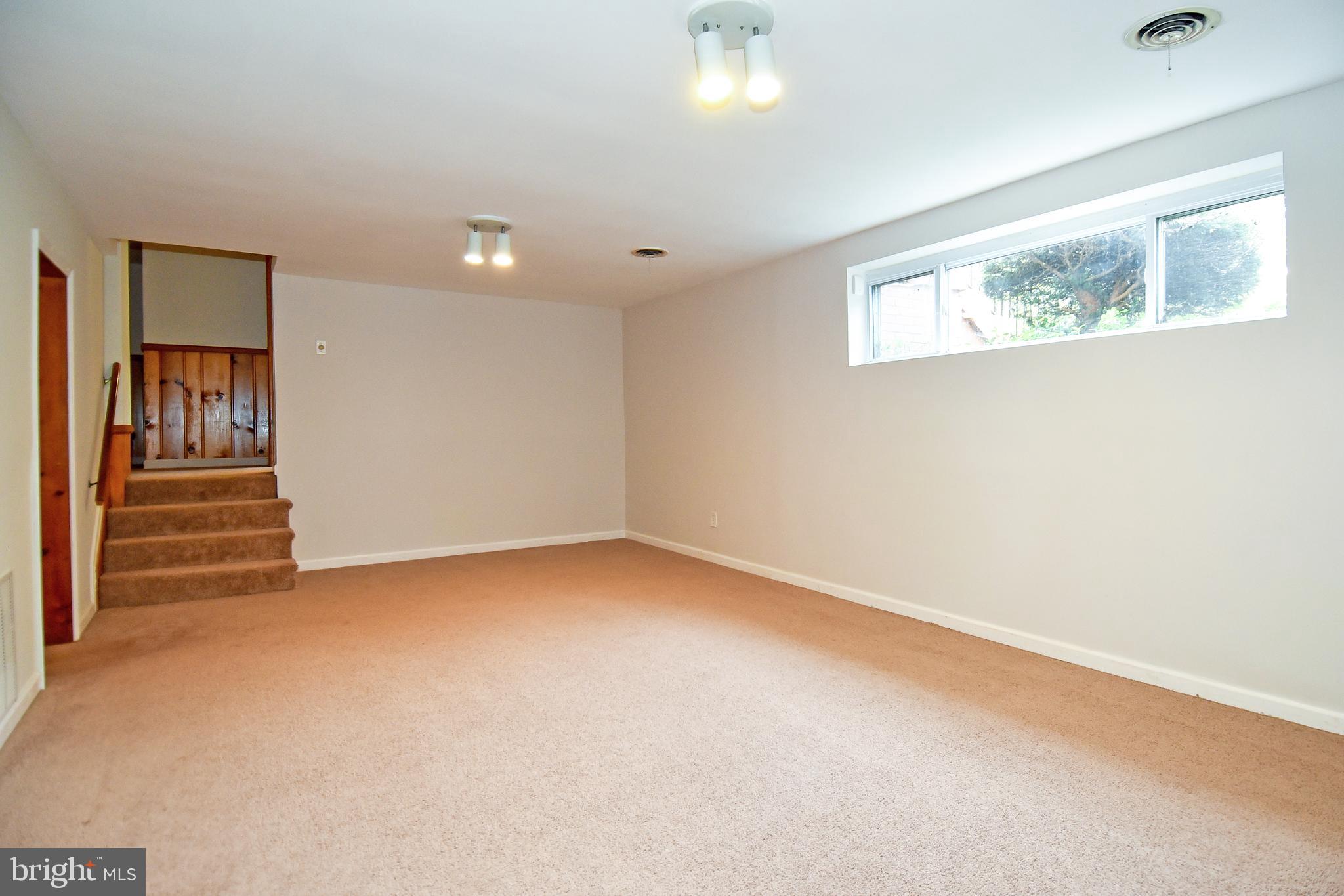 GOLF CLUB MANOR - Residential Lease