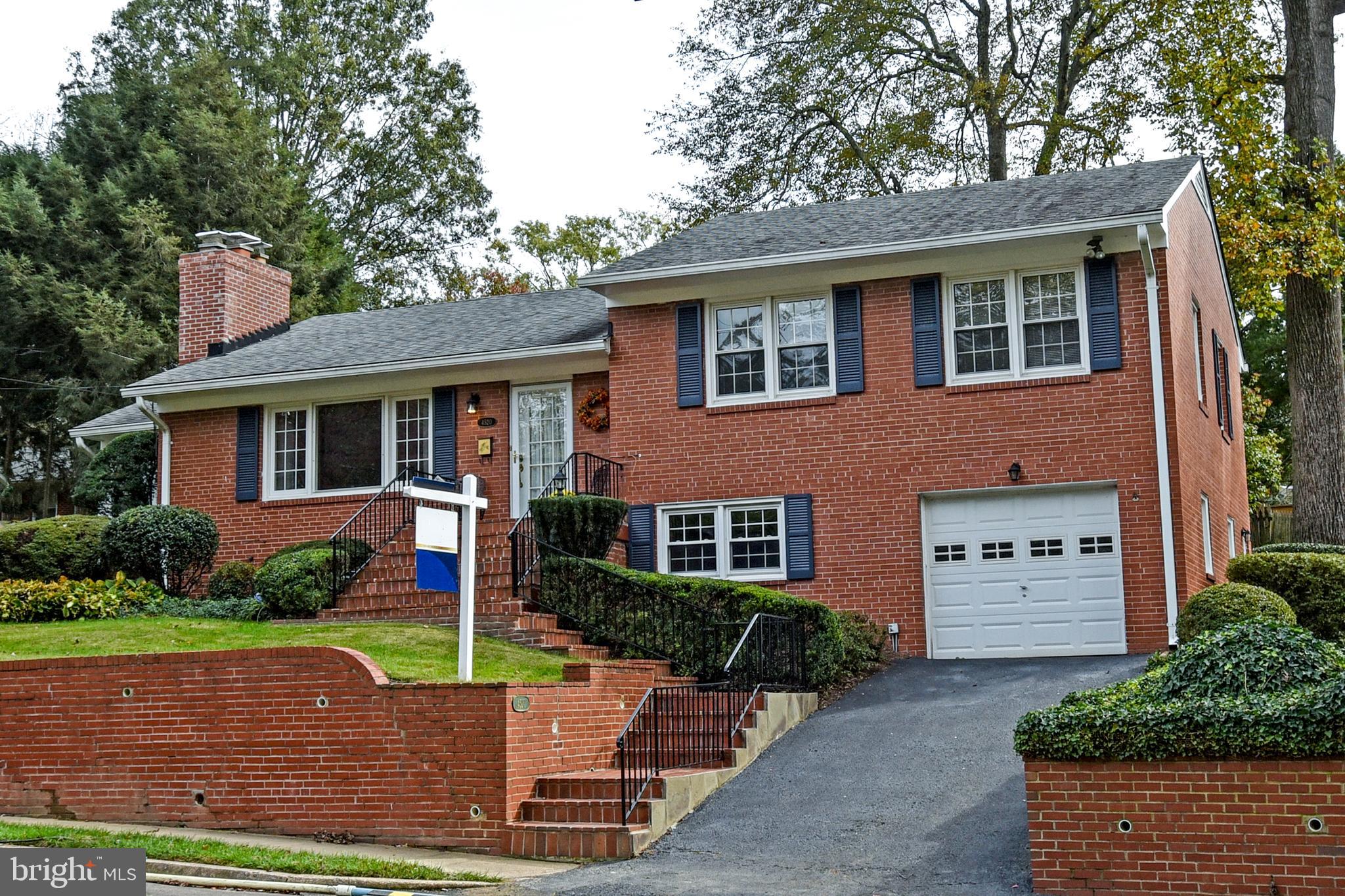 GOLF CLUB MANOR - Residential Lease