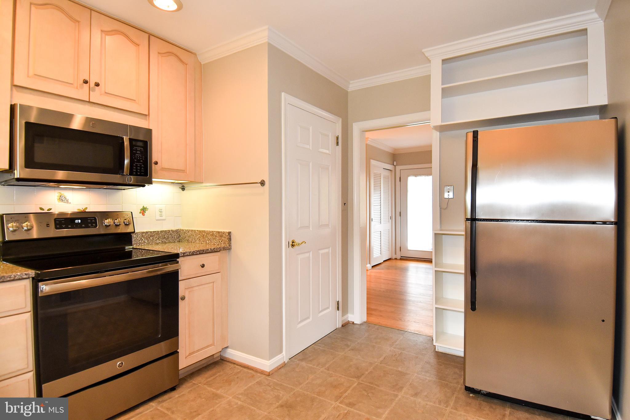 GOLF CLUB MANOR - Residential Lease