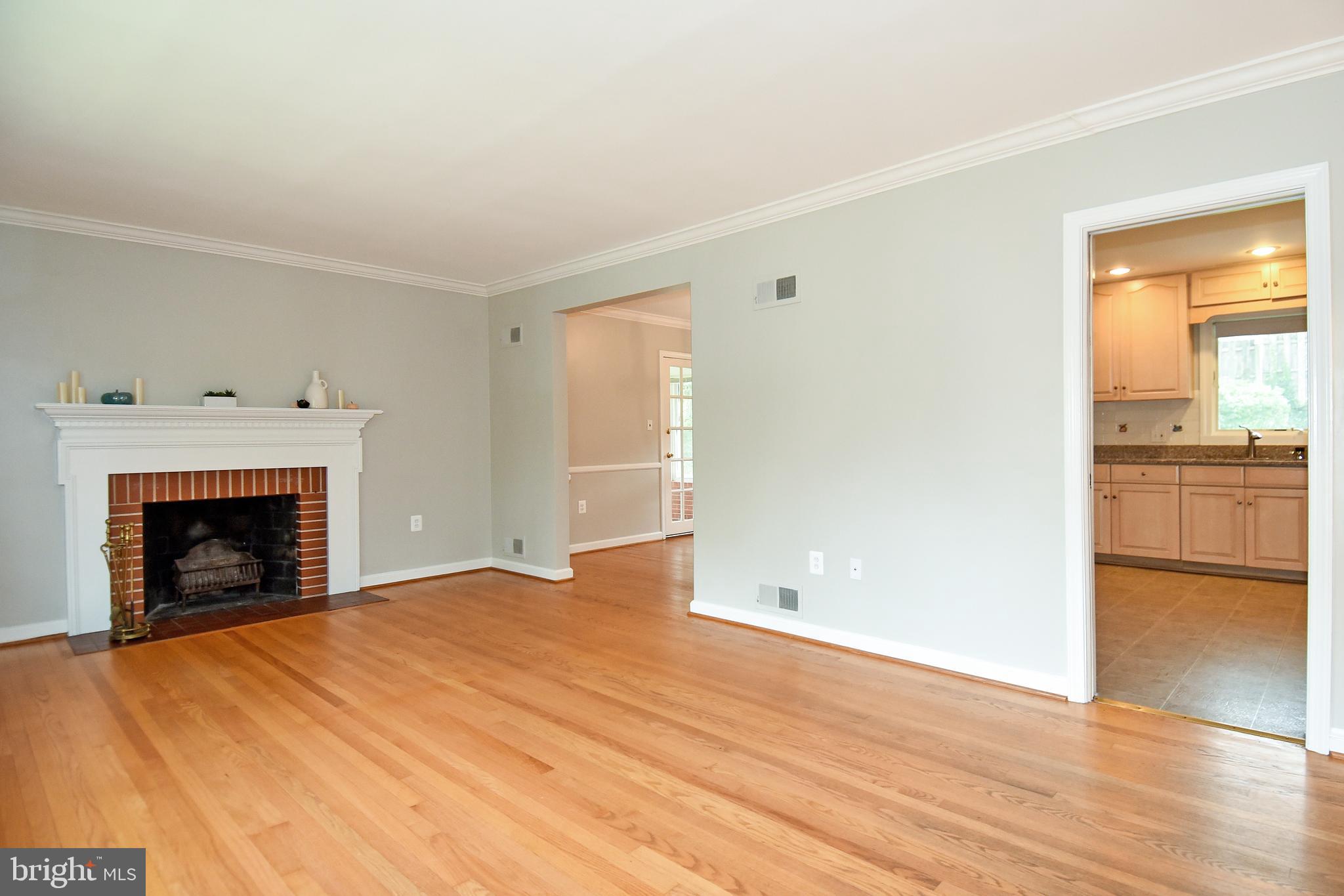 GOLF CLUB MANOR - Residential Lease