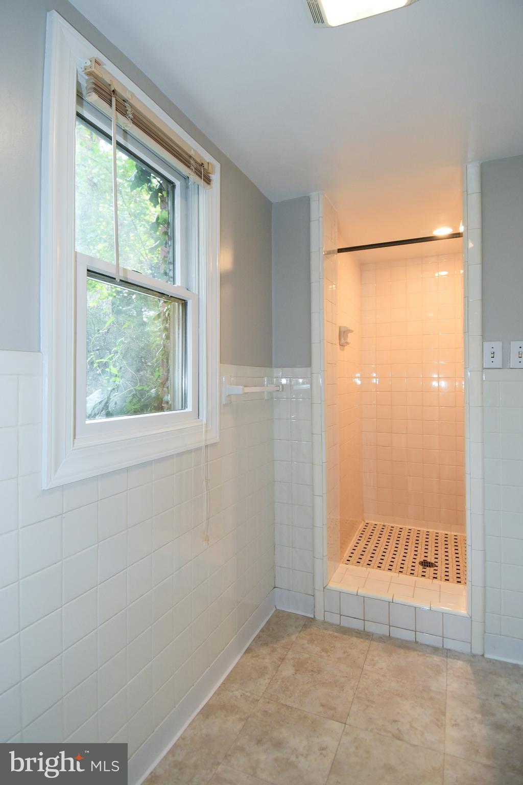 GOLF CLUB MANOR - Residential Lease