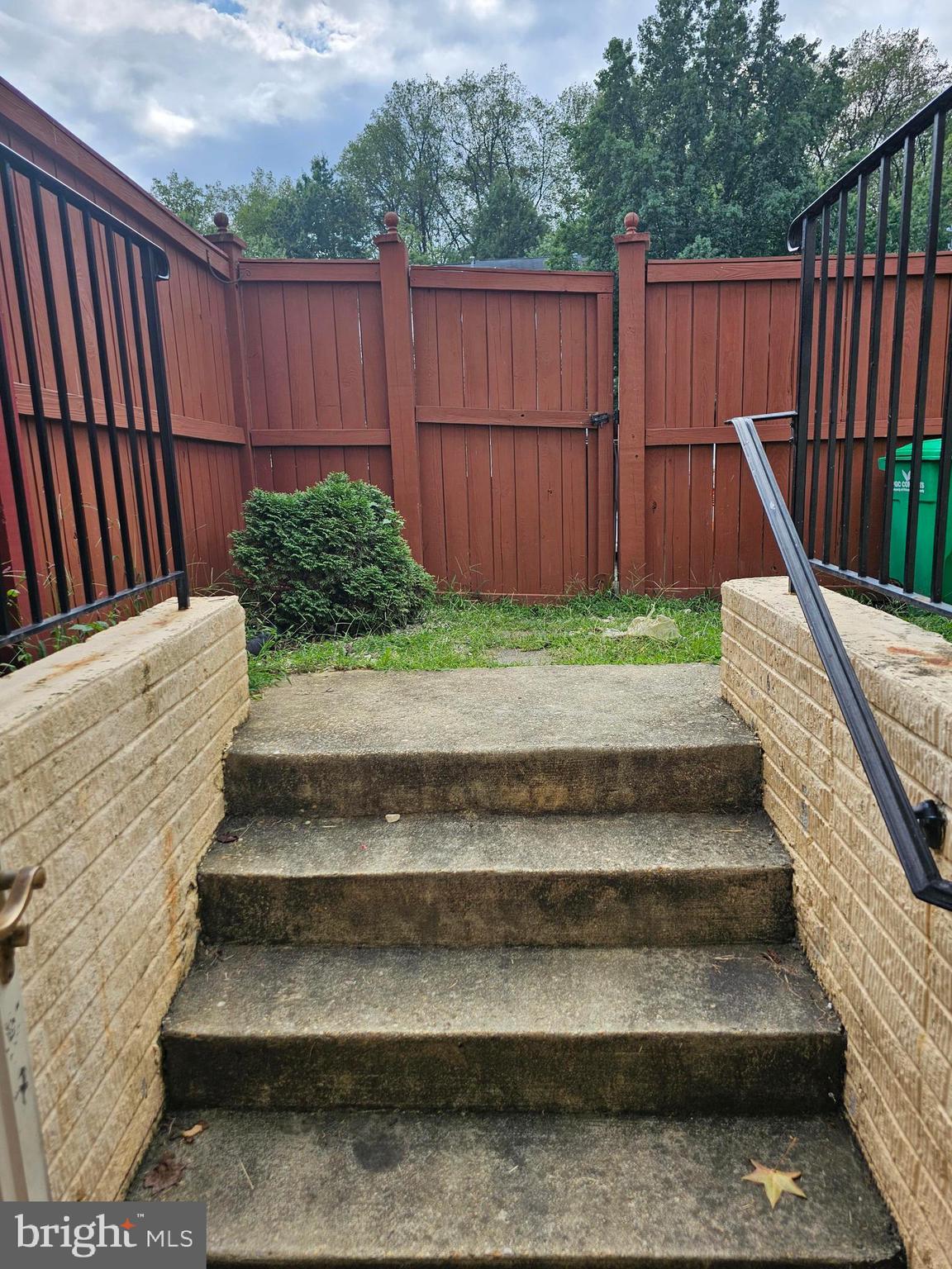 WOODVIEW VILLAGE WEST - Residential