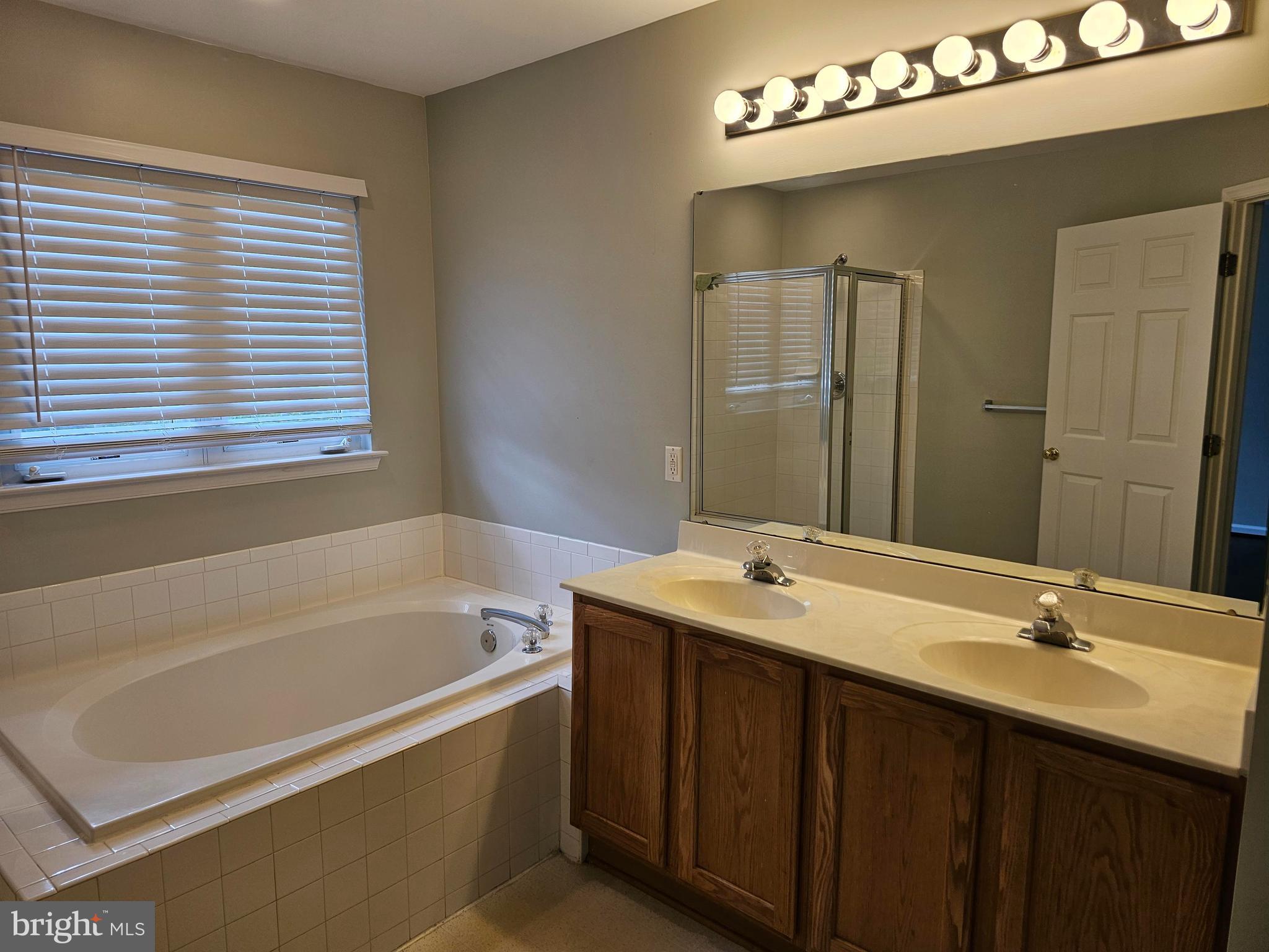 WOODVIEW VILLAGE WEST - Residential