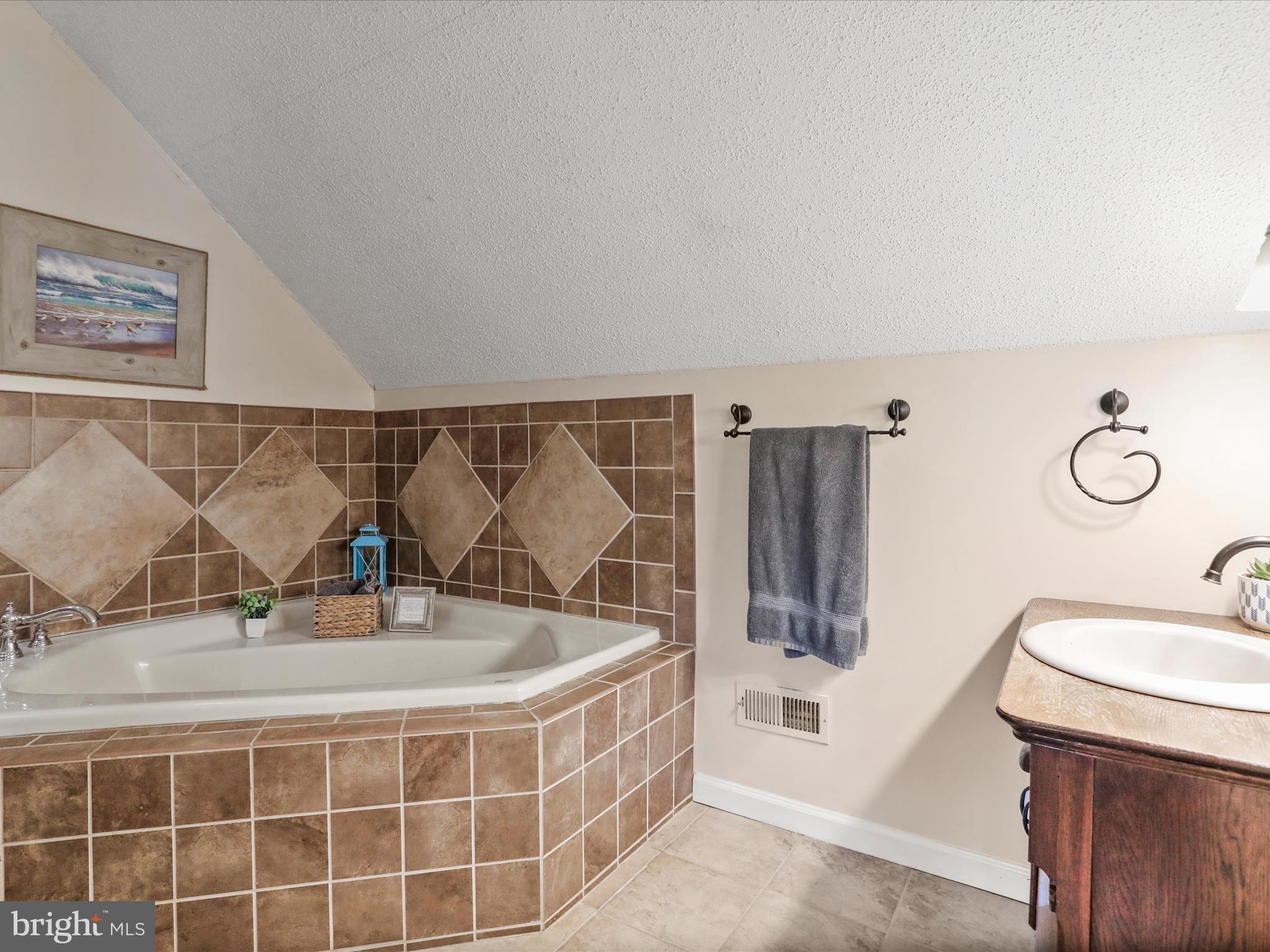 FRENCH'S NECK WEST - Residential