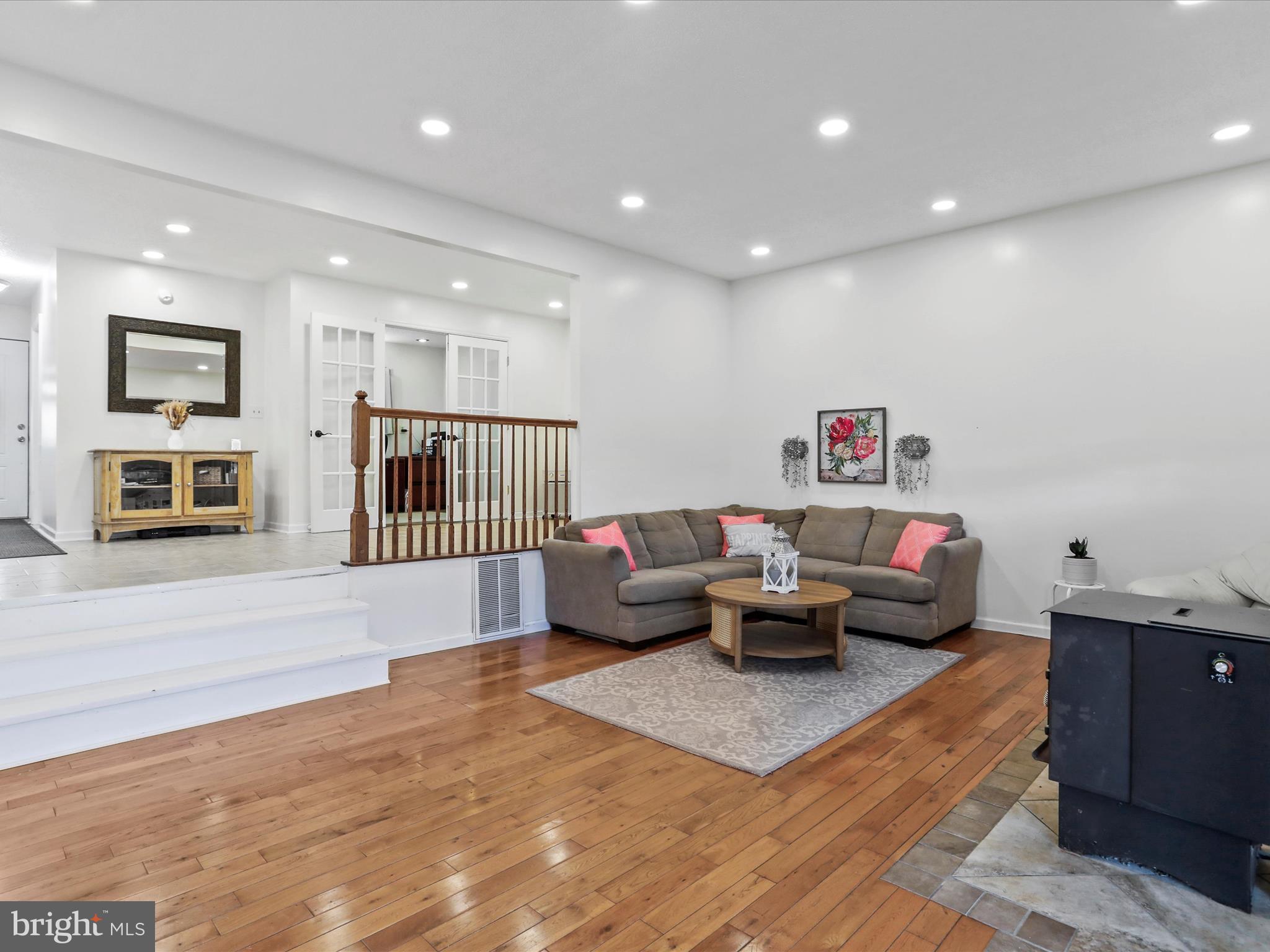 FRENCH'S NECK WEST - Residential