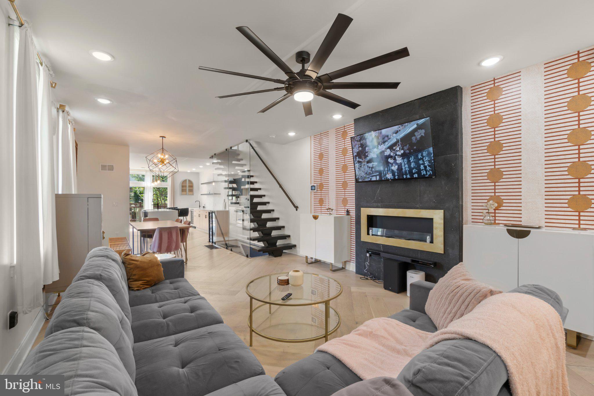426 W WINONA STREET