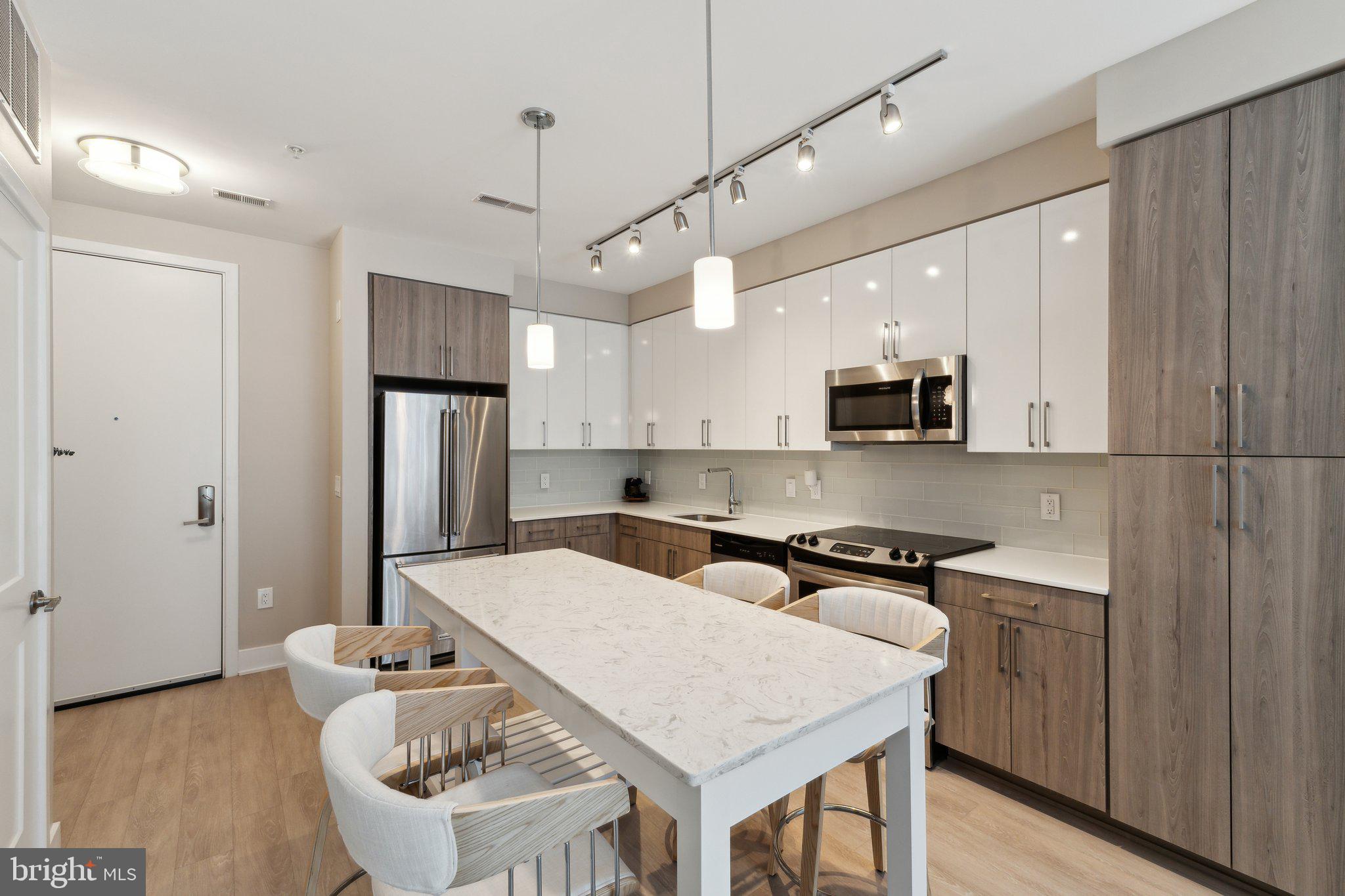 145 RIVERHAVEN DRIVE 352