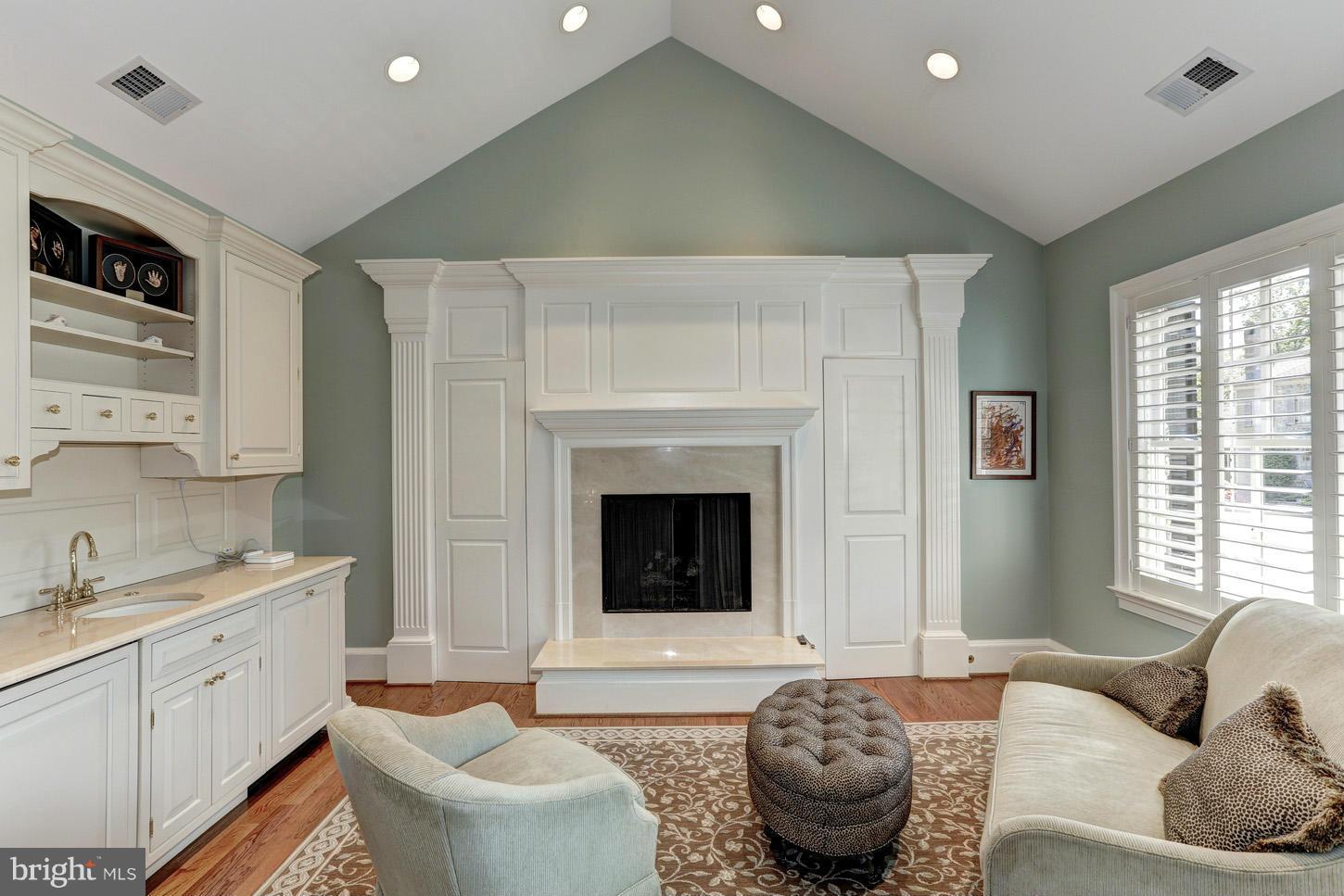 LEE HEIGHTS - Residential