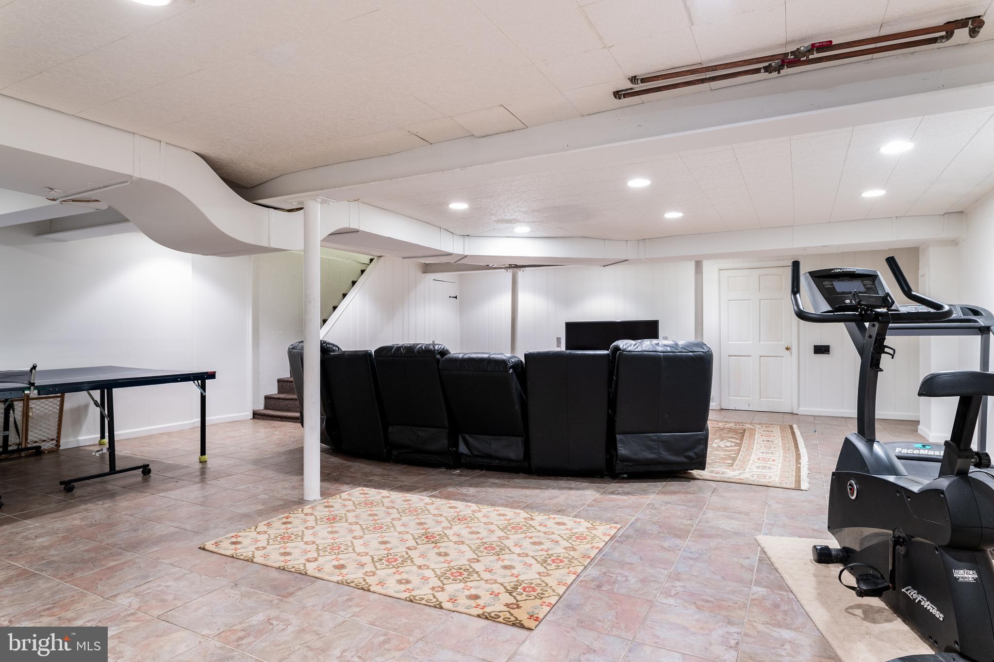 GLADWYNE - Residential