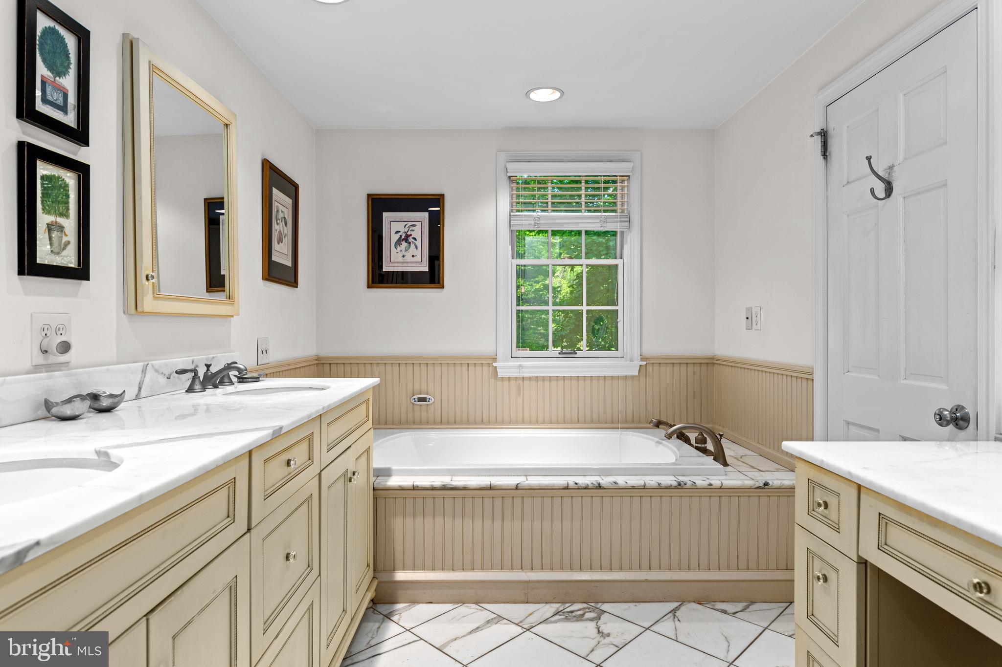 GLADWYNE - Residential