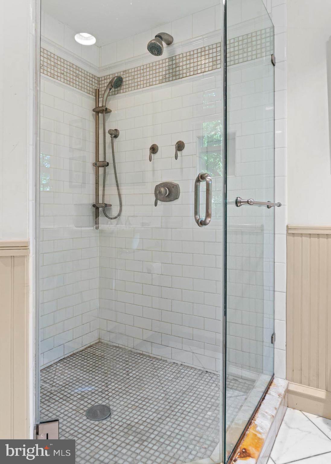 GLADWYNE - Residential