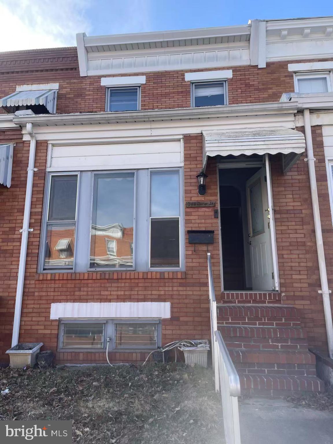 Price improved. Welcome to 340 Drew St, Baltimore, MD 21224 – a move-in ready townhouse offering easy access to I-95, I-695, and I-895 highways. This three-level home boasts a brand-new kitchen and original hardwood floors throughout.
The main level features a cozy living room filled with natural light, a gourmet kitchen with brand-new countertops, appliances, and ceramic tile flooring. The inviting living area, with its elegant and sophisticated design, creates the perfect space for relaxation or entertaining guests.
On the top floor, you'll find 2 bedrooms and 1 full bathroom. The lower level offers an additional room that could serve as a 3rd bedroom, playroom, or home office, along with a fully finished bathroom featuring a walk-in shower. The spacious laundry room provides ample storage space.
Both the main and lower levels provide access to the fenced backyard, ideal for enjoying your morning coffee, evening barbecues, or simply unwinding outdoors.
Conveniently located within walking distance to Johns Hopkins Bayview Medical Center, this home offers easy access to top destinations, including Patterson Park, Fells Point, Canton, the Baltimore Harbor, and a variety of restaurants, bars, shops, museums, and more.
With an affordable price that allows you to pay less than renting while steadily building equity, this is an opportunity you won’t want to miss!