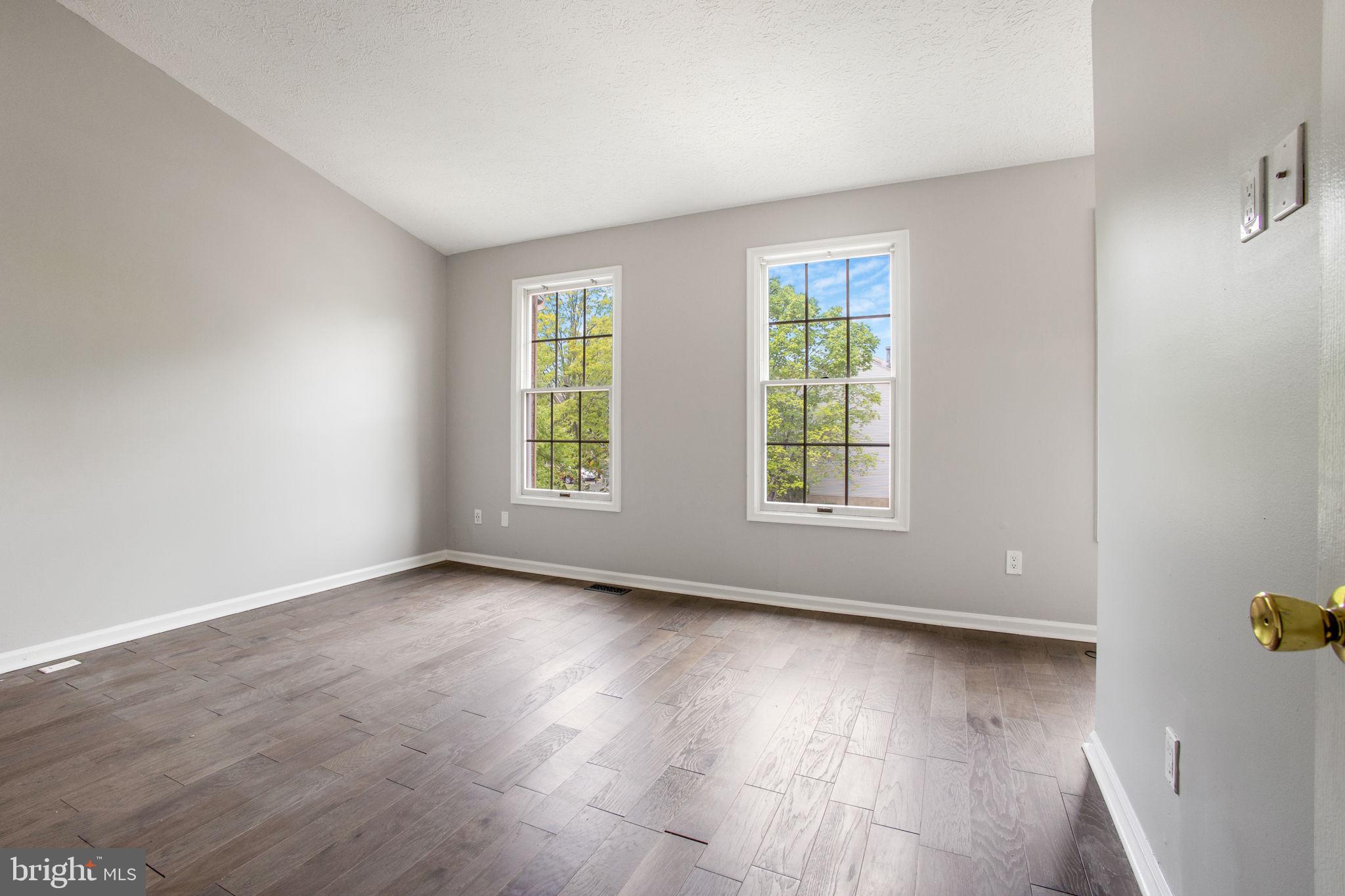 SEVEN OAKS - Residential