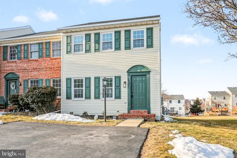 245 ROBIN HILL CIRCLE YORK PA 17404