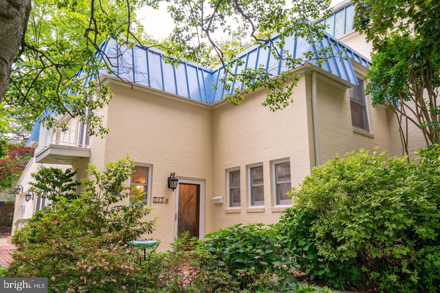 201 GARDEN COURT