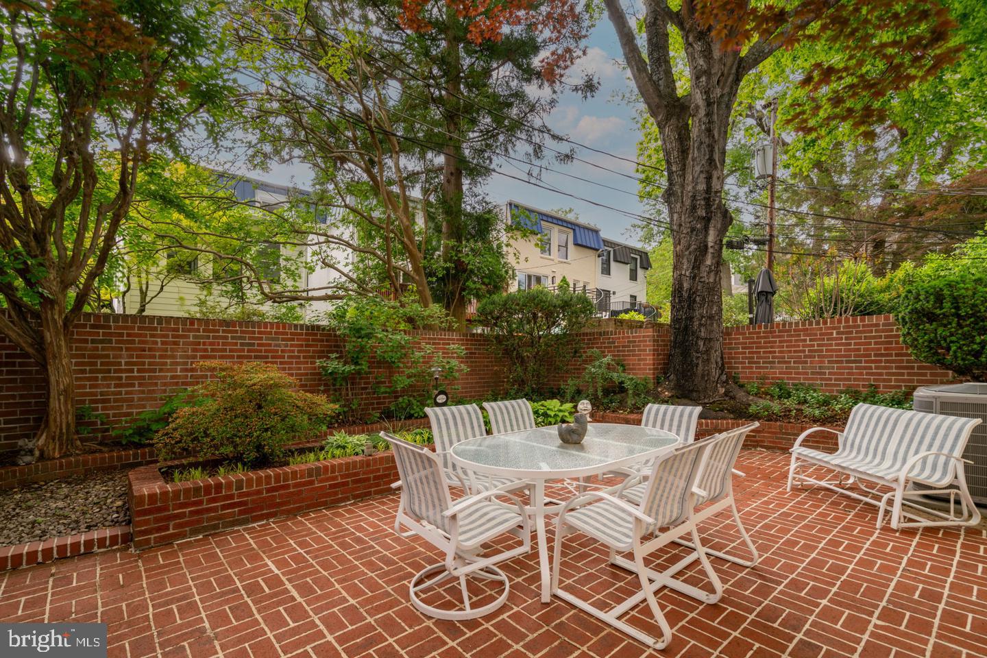 201 GARDEN COURT