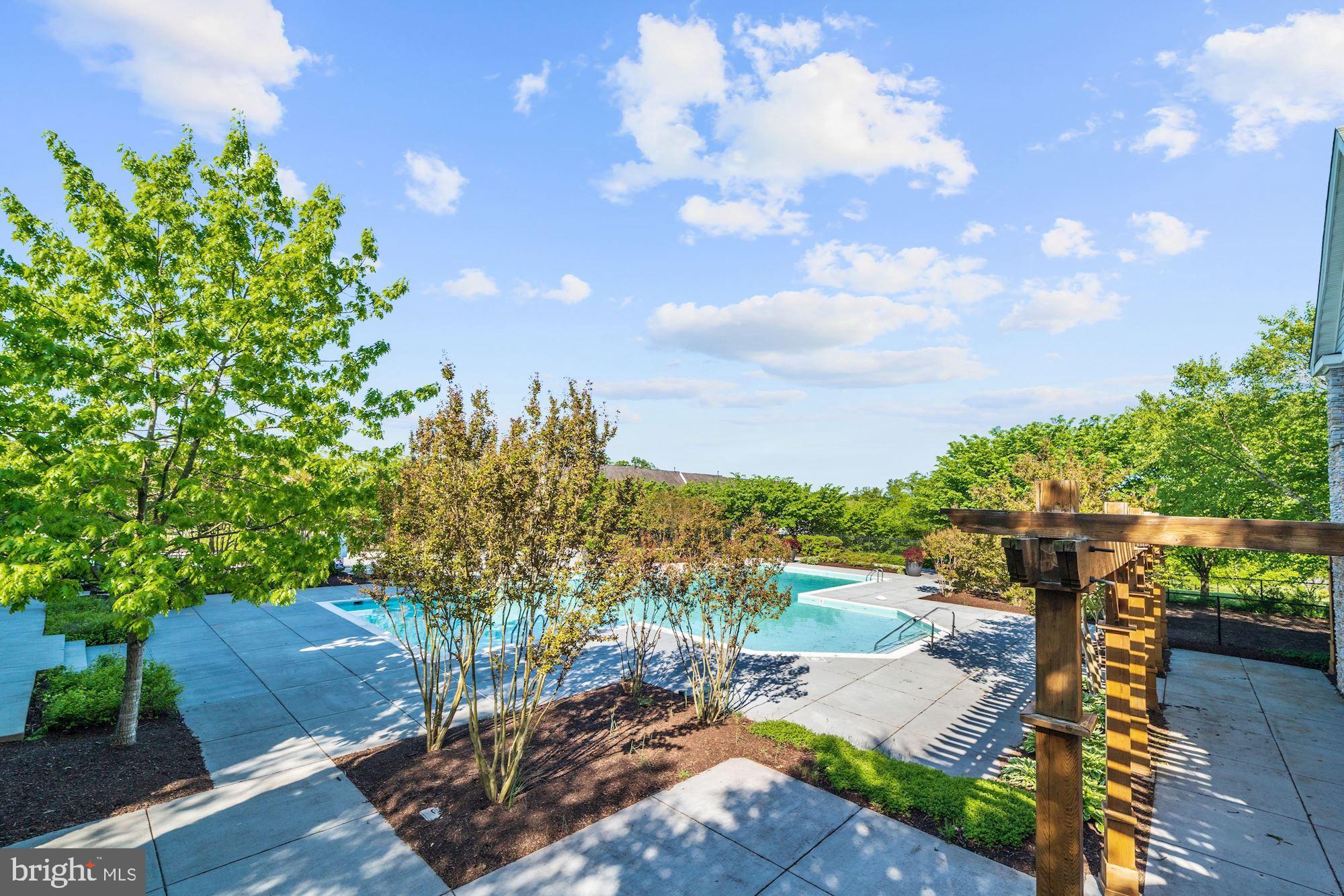 POTOMAC POINTE CONDOMINI - Residential