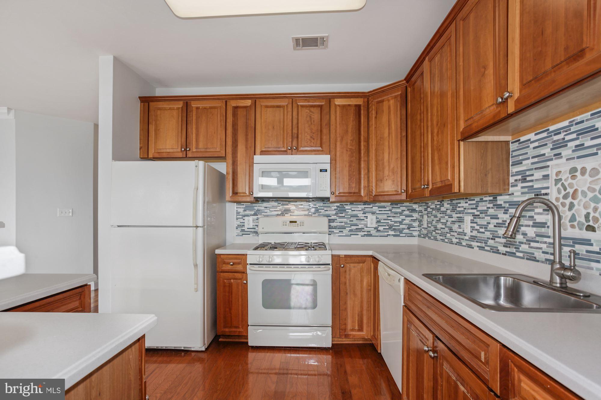 POTOMAC POINTE CONDOMINI - Residential