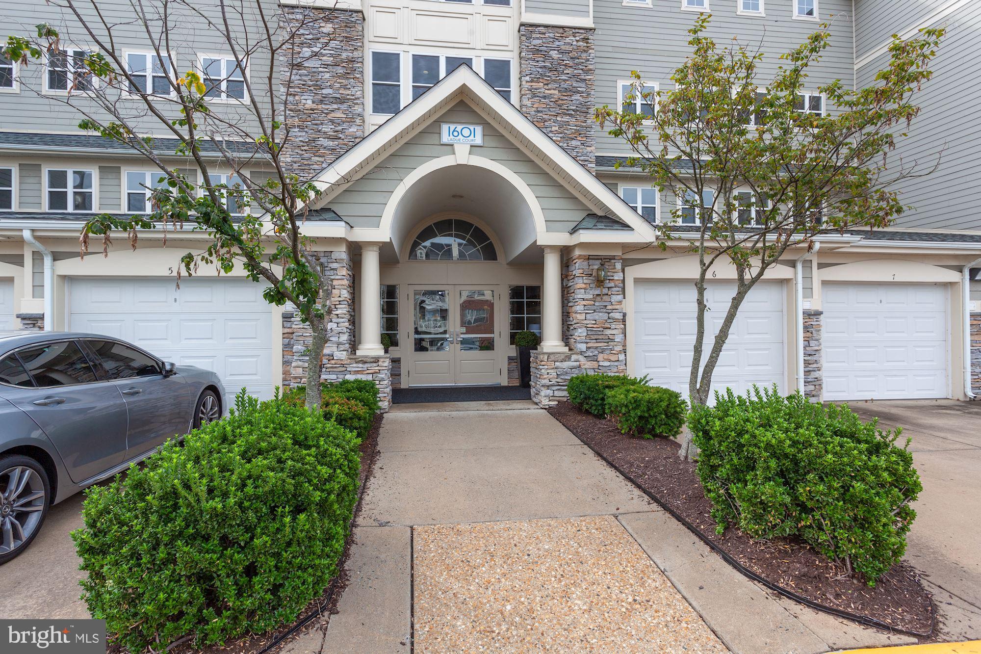 POTOMAC POINTE CONDOMINI - Residential