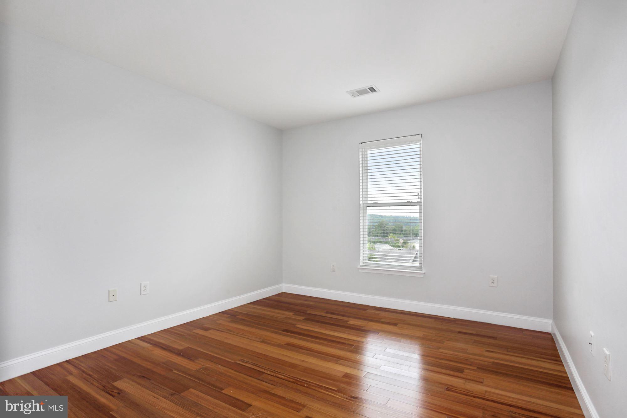 POTOMAC POINTE CONDOMINI - Residential