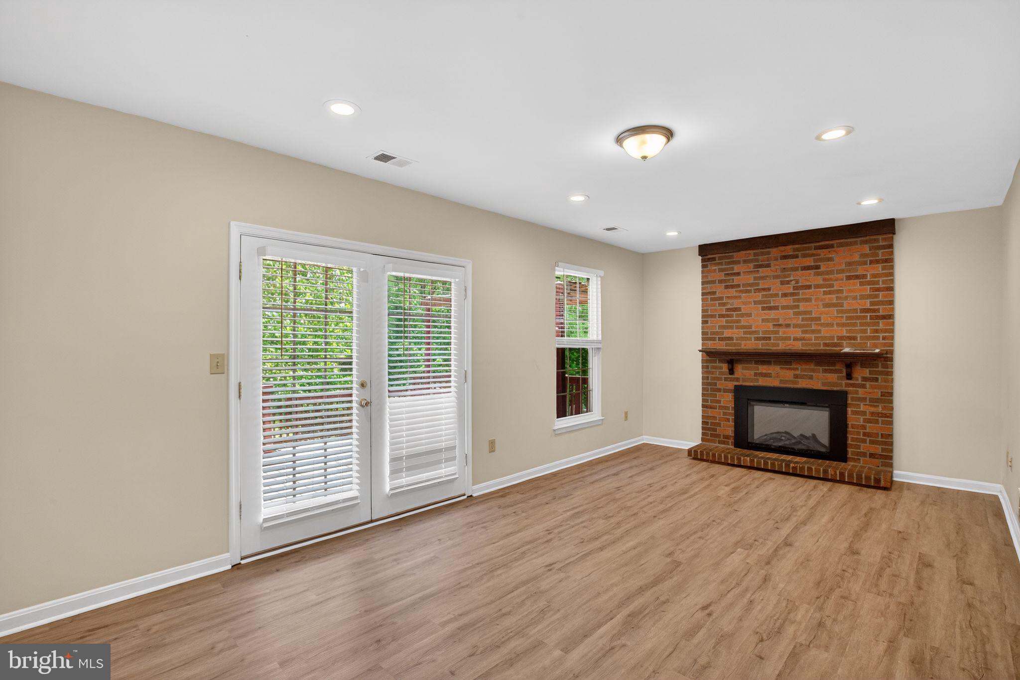 FOX RUN ESTATES - Residential