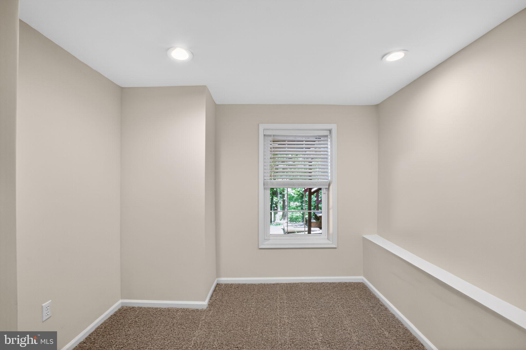 FOX RUN ESTATES - Residential