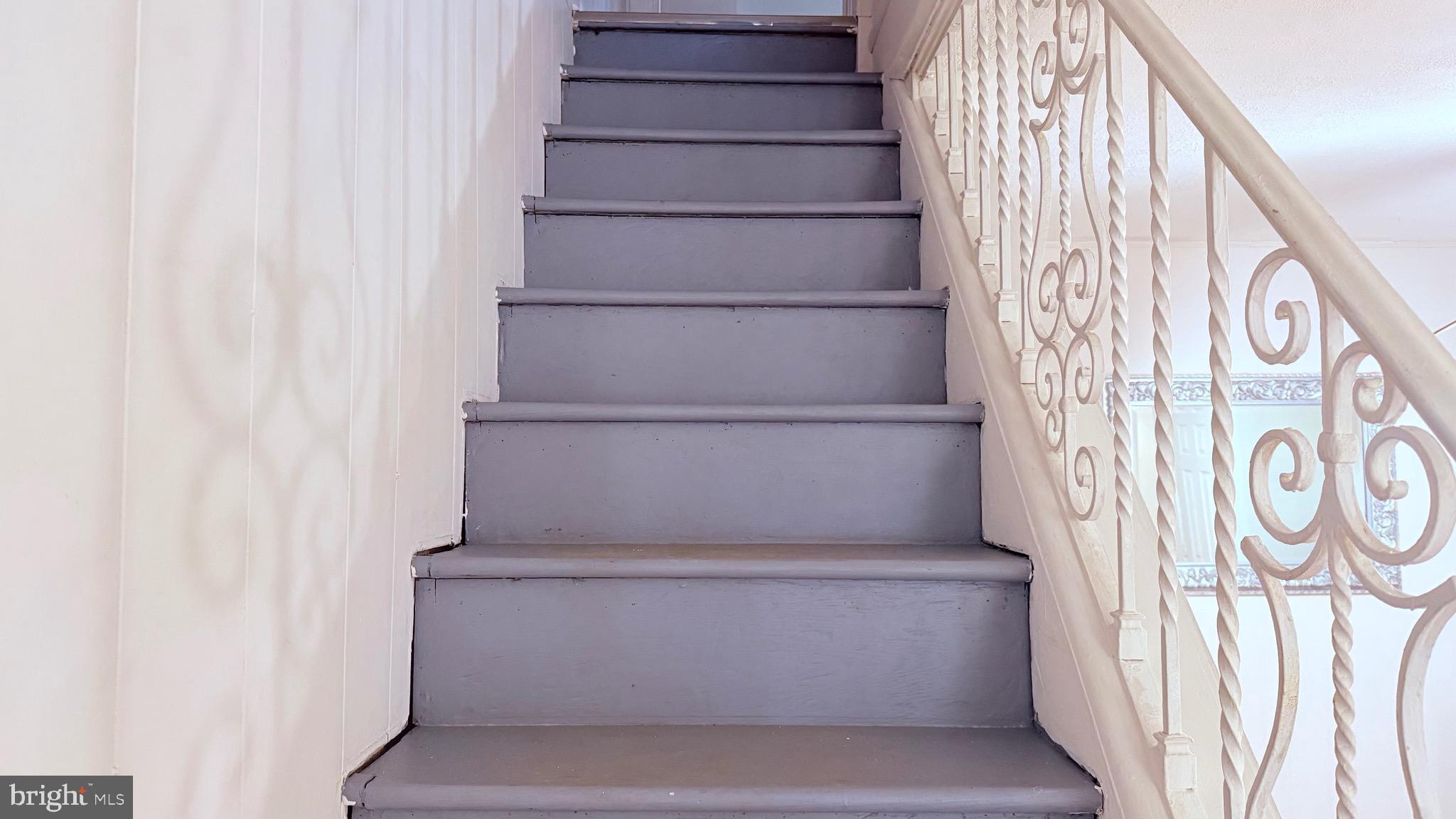 LAWNDALE - Residential